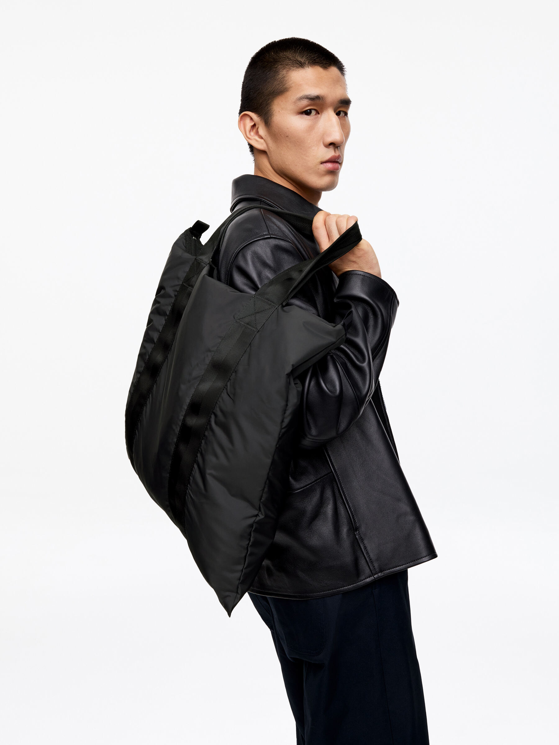 Packable Tote - Black - Travel - StillMedia/Lookbook - 25