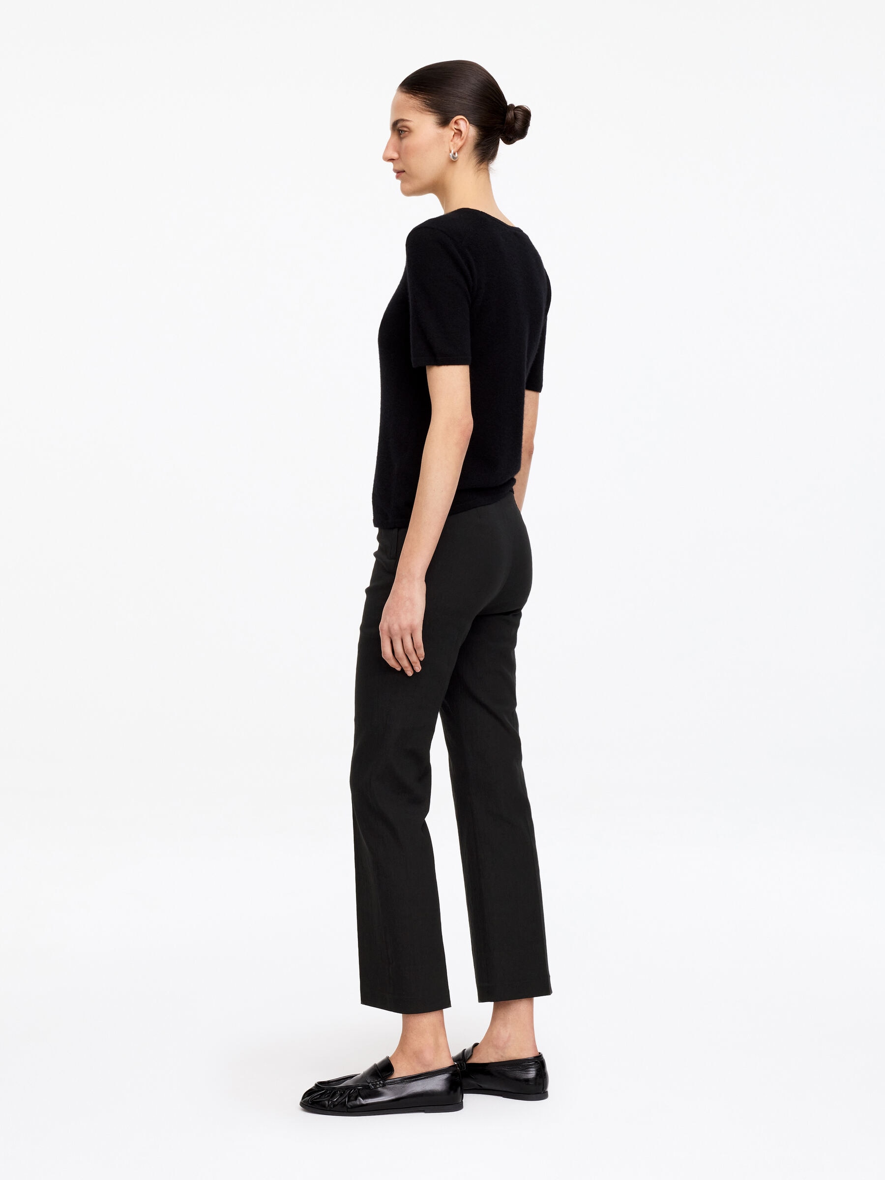 Verkürzte, ausgestellte Hose - Schwarz - Slim Fit - Women - StillMedia/Lookbook - 5