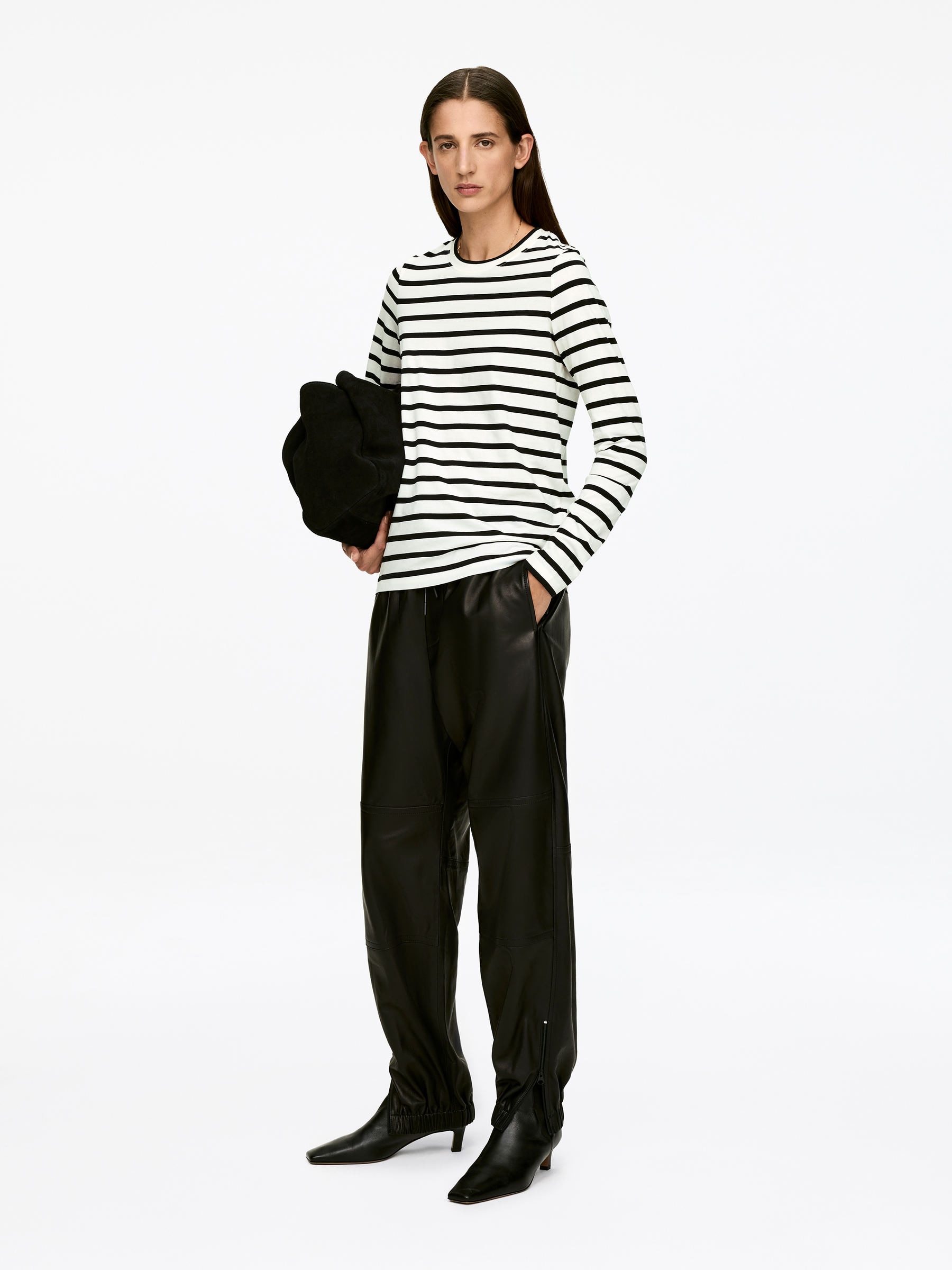 IRIS Signature Long-Sleeve T-Shirt - Off White/Black - Regular fit - Women - StillMedia/Lookbook - 14
