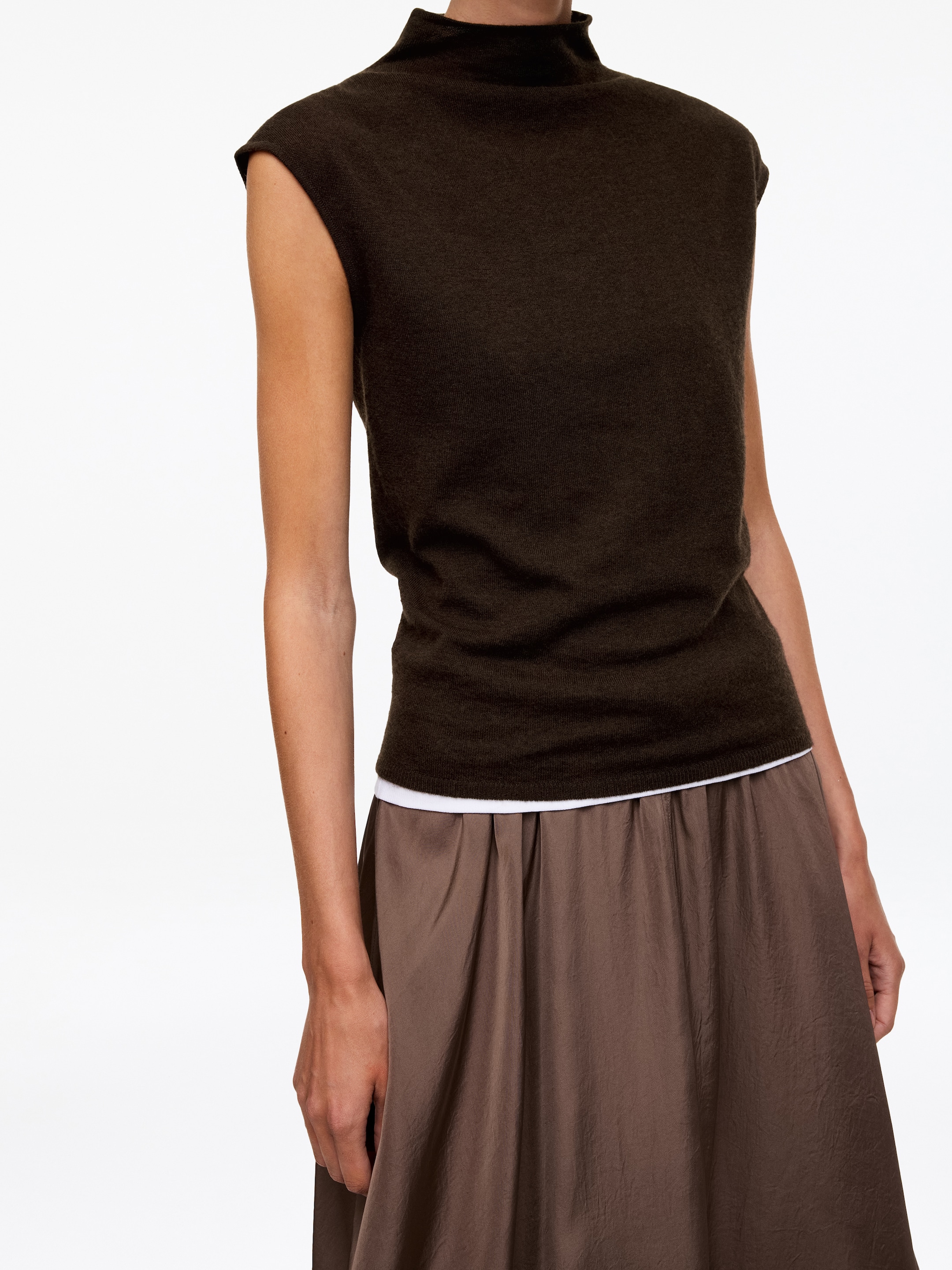 Top de cuello alto en cachemir puro - Marrón - Corte ajustado - women - StillMedia/Lookbook - 2