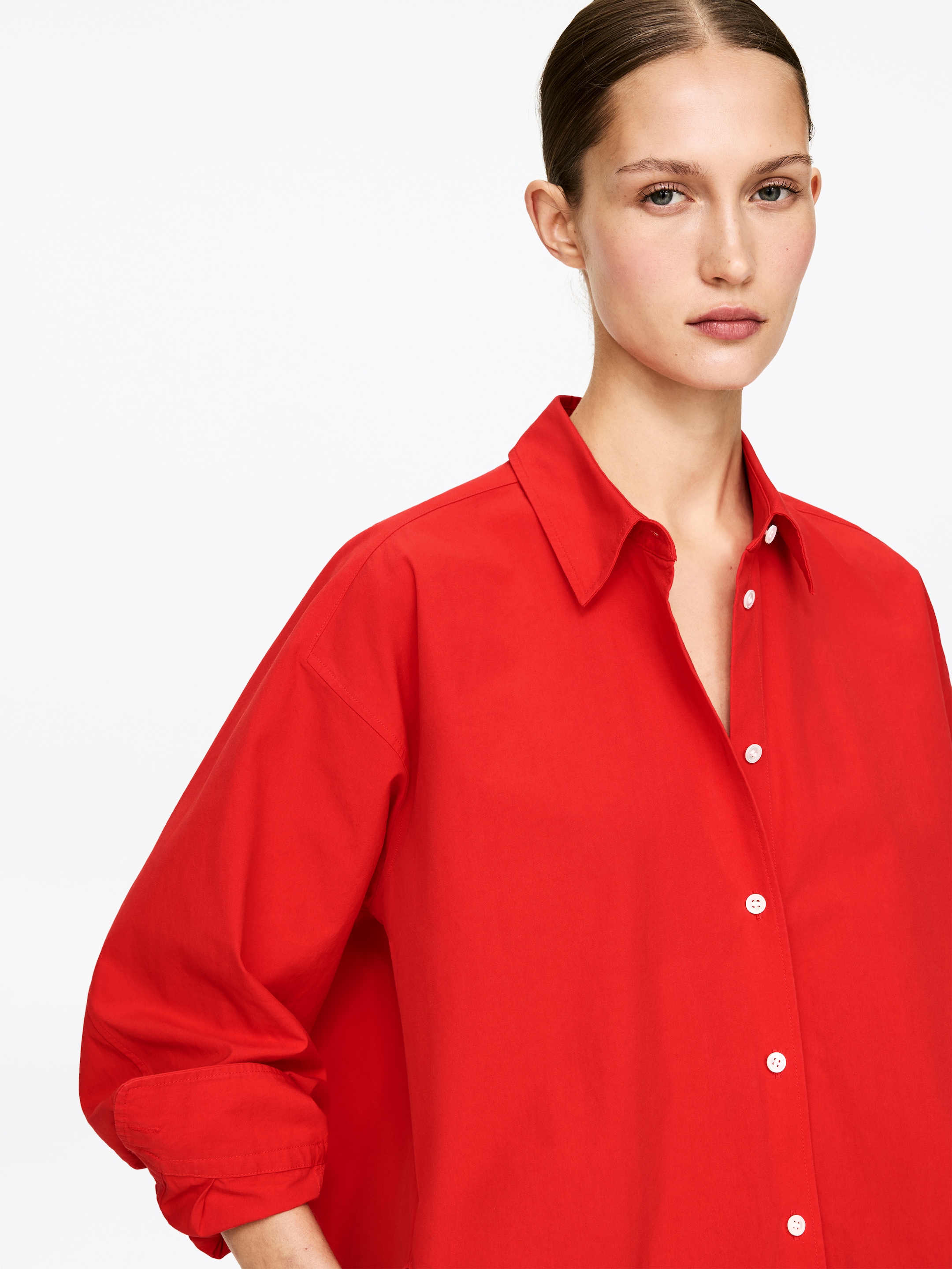 Curved Slit Shirt - Red - Loose fit - Women - StillMedia/Lookbook - 3