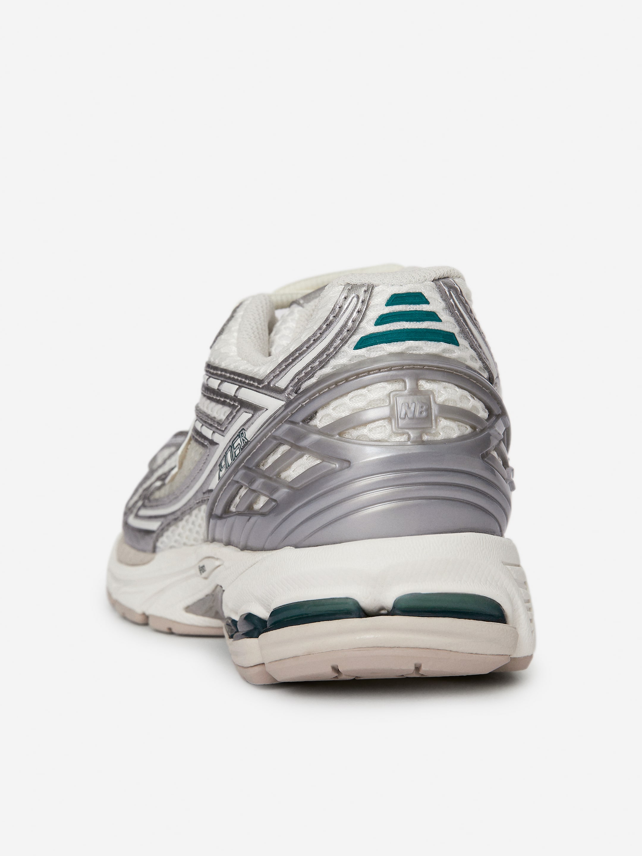 New Balance 1906R Trainers - White/Silver - Women - StillMedia/DescriptiveStillLife - 1