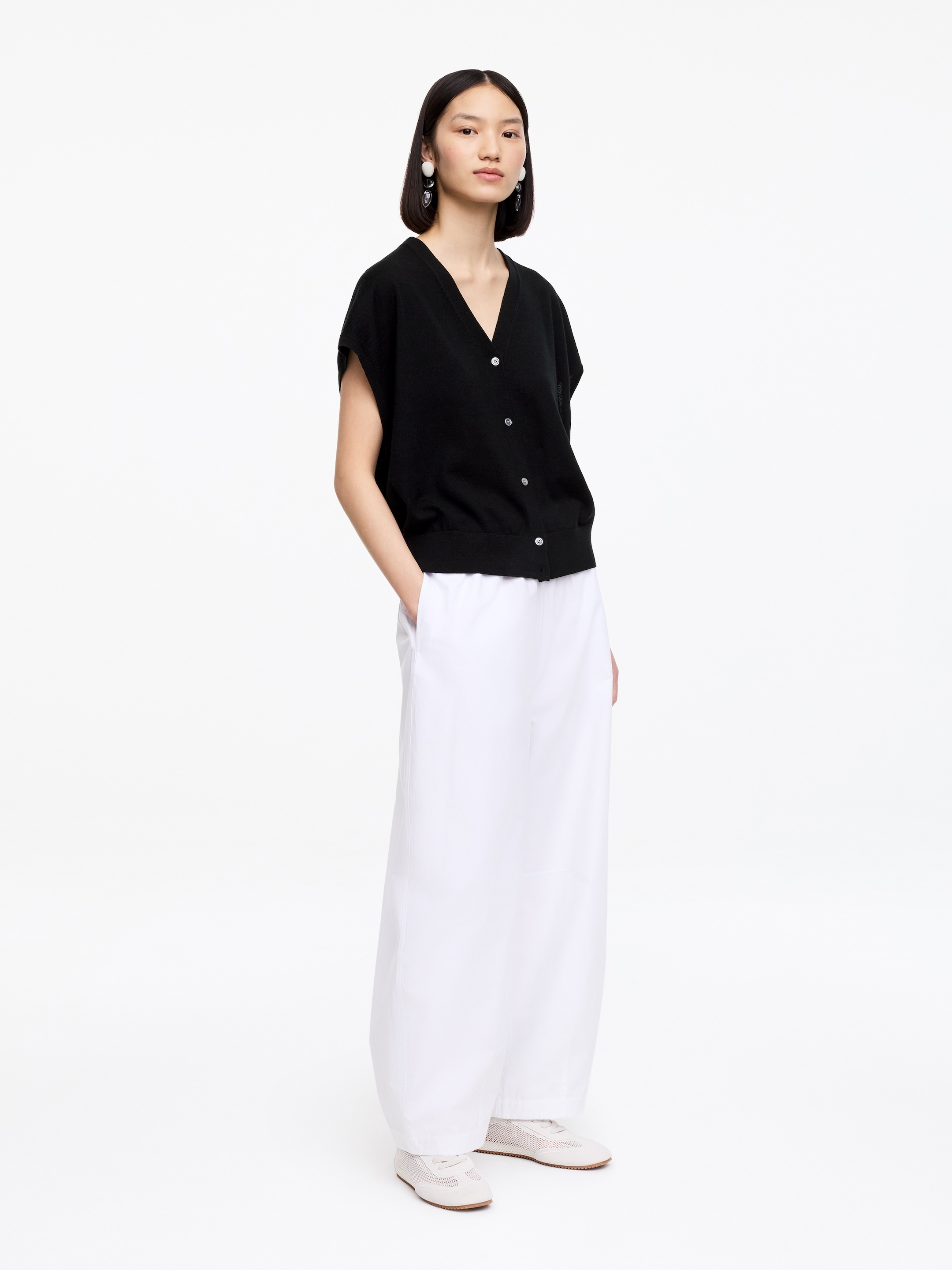 Merino Wool Vest - Black - Loose fit - Women - StillMedia/Lookbook - 4