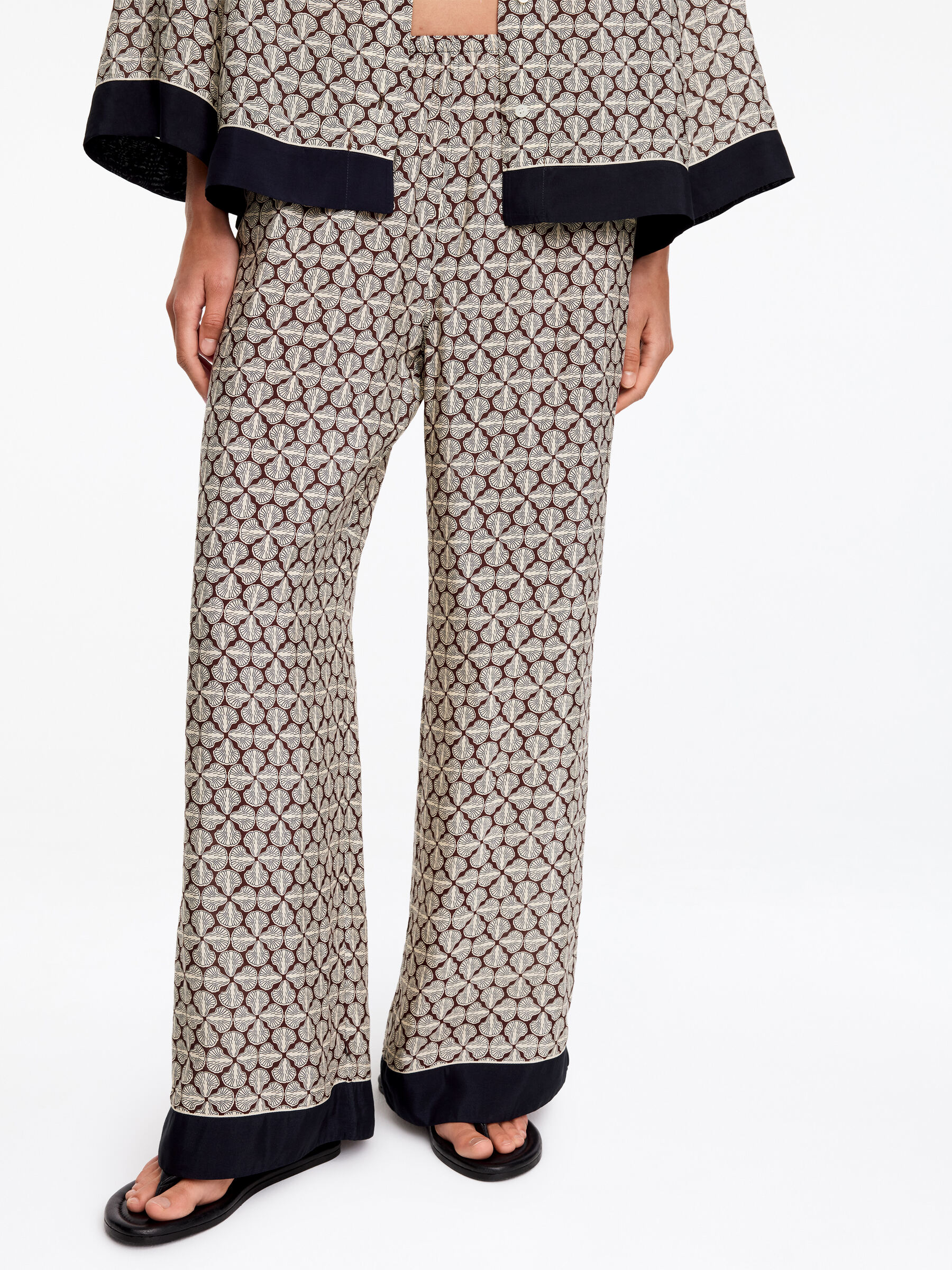 Lyocell Blend Drawstring Trousers - Dark red - Regular fit - Women - StillMedia/Lookbook - 3