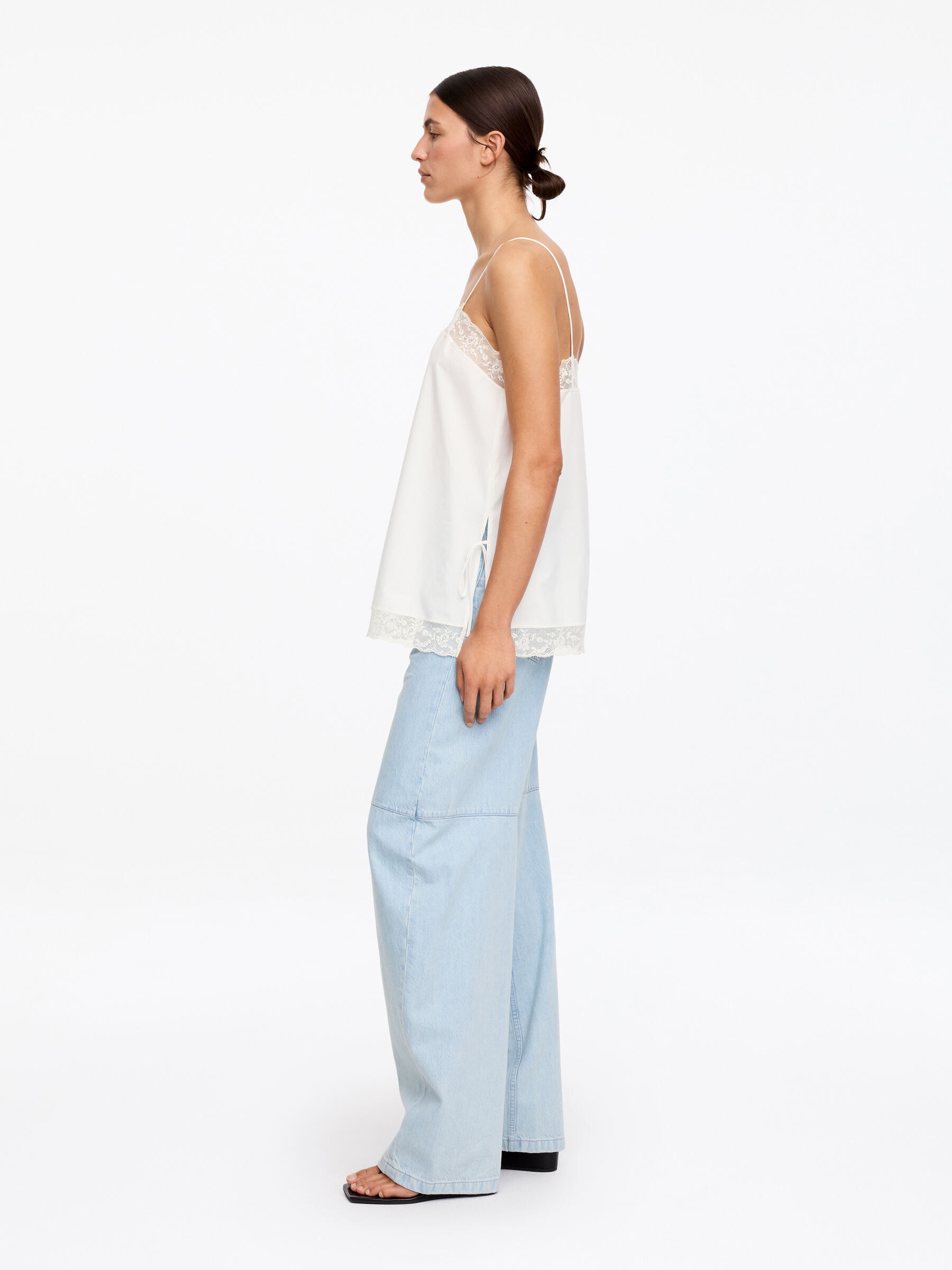 Lace-Trim Cotton Strap Top - Off White - Regular fit - Women - StillMedia/Lookbook - 4
