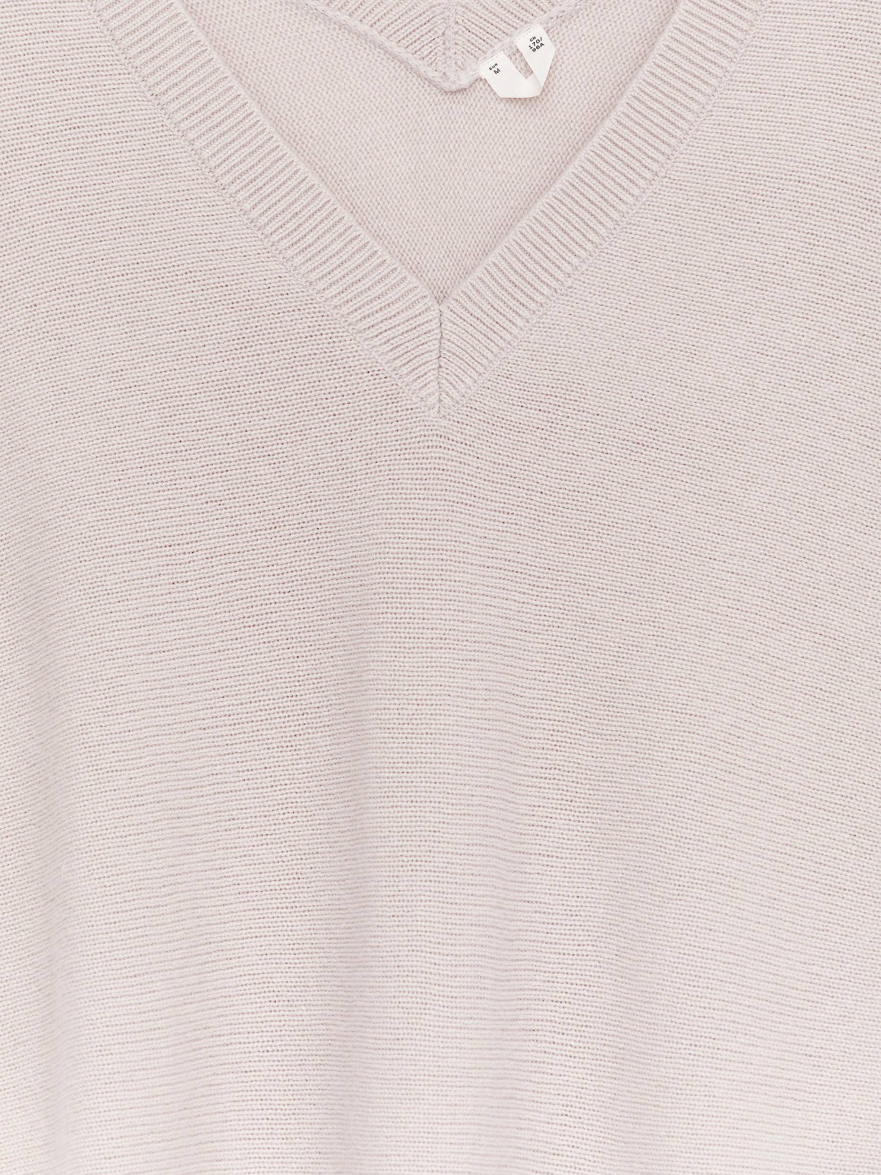 V-ringad tröja i ren kashmir - Grå - Regular fit - Women - StillMedia/DescriptiveStillLife - 2