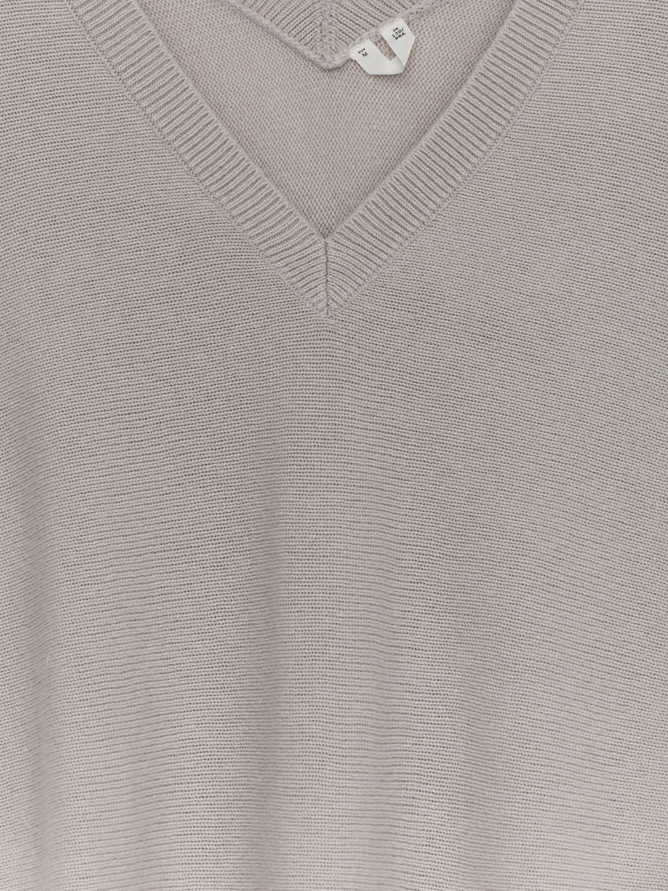 Pure Cashmere V-Neck Jumper - Grey - Regular fit - Women - StillMedia/DescriptiveStillLife - 2