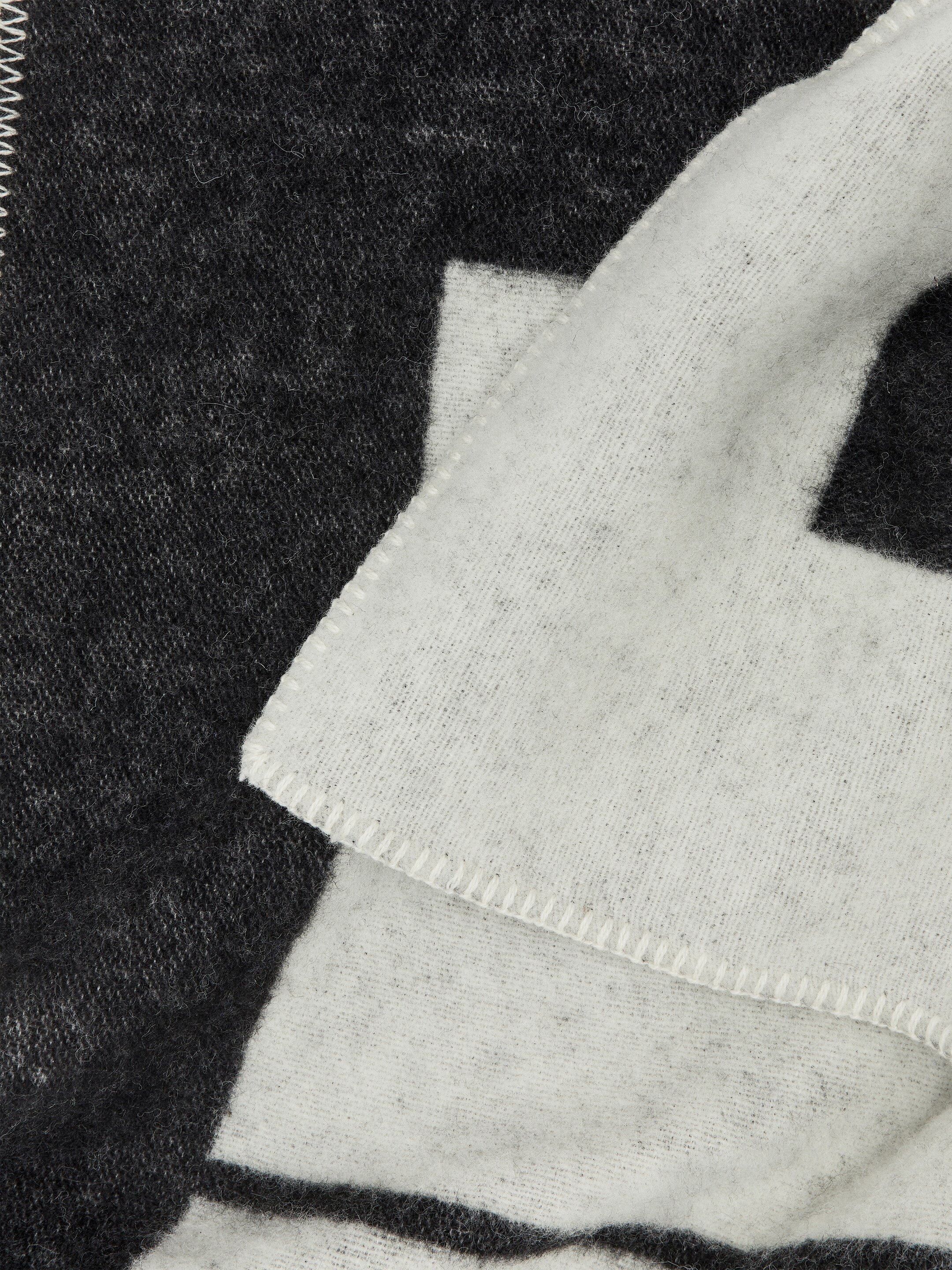 Visa större bild: Klippan Ullfilt - Svart/off-white - Home All | H&M SE 3