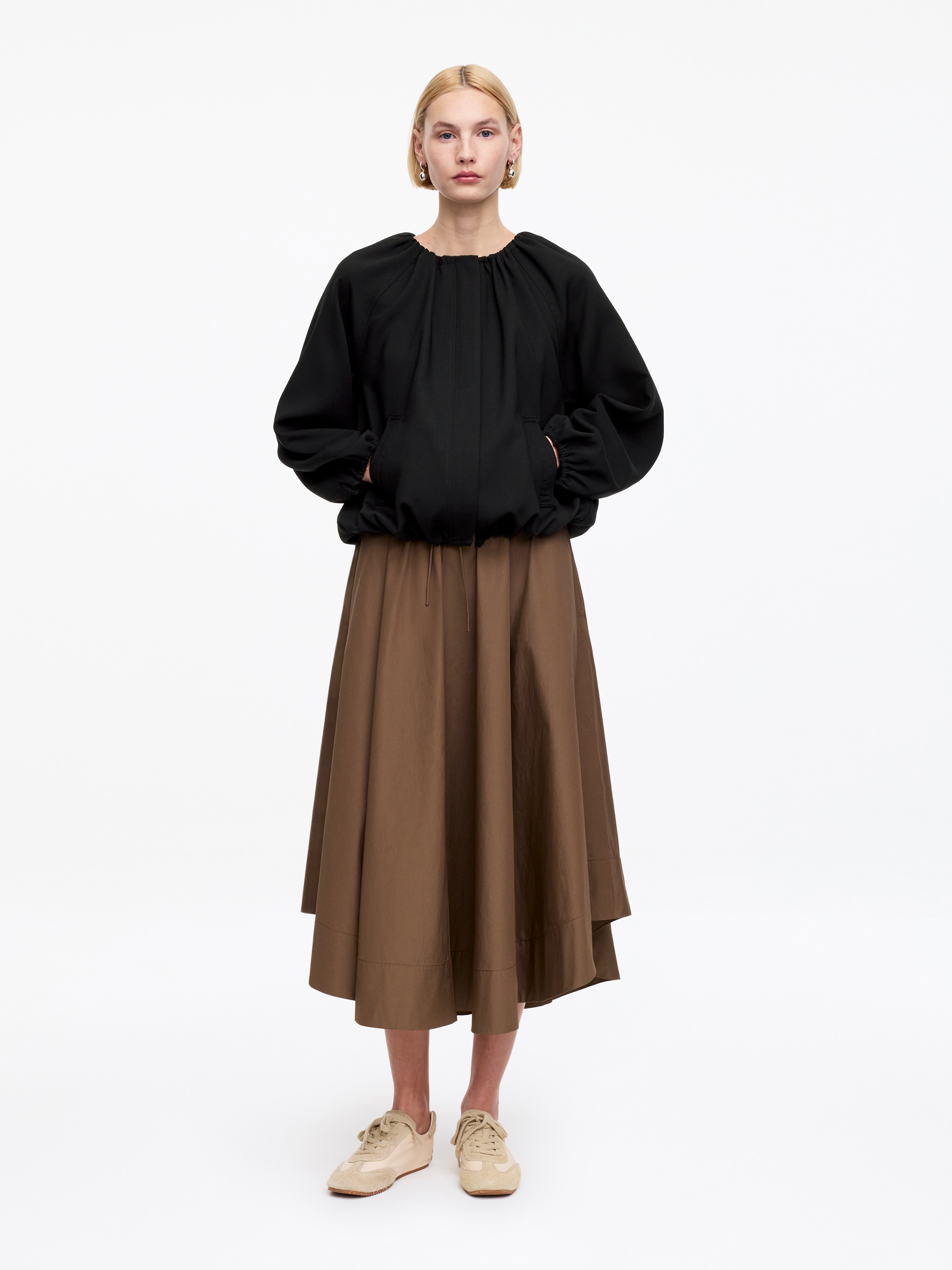 Takki pallohelmalla - Musta