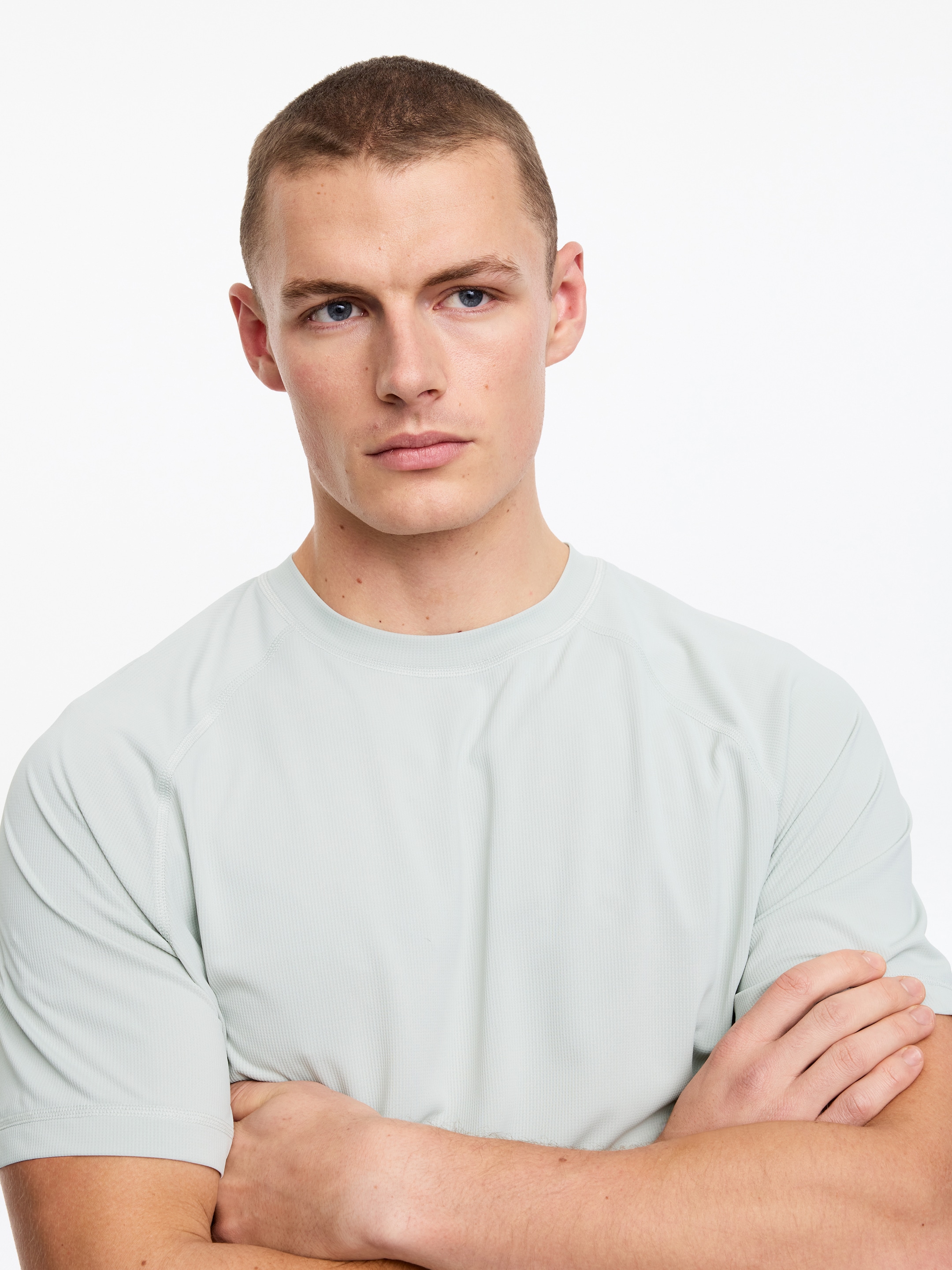 ARKET ACTIVE Tech T-Shirt - Light Sage - Regular fit - Men - StillMedia/Lookbook - 5