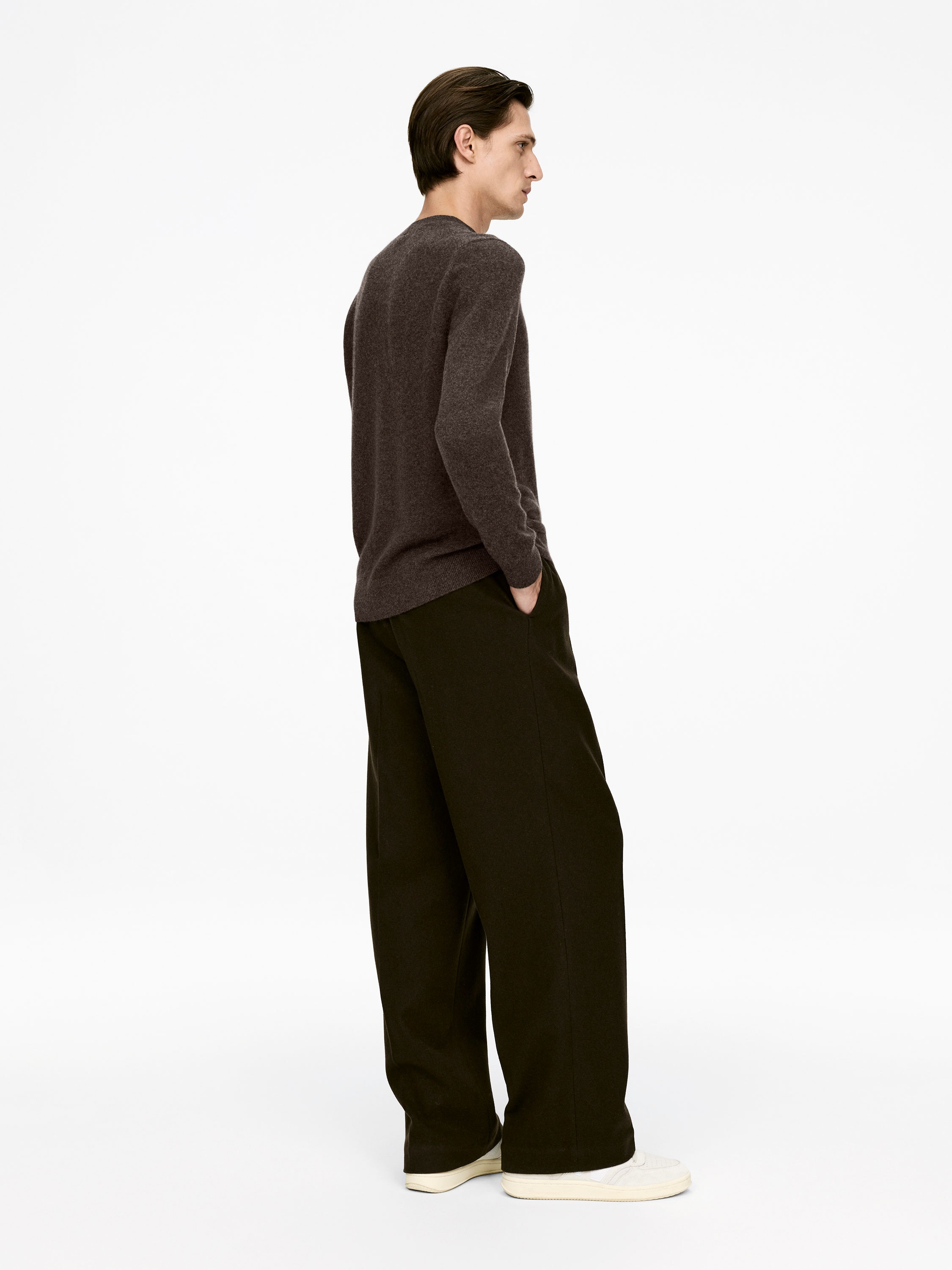 Pure Cashmere Crew Neck Jumper - Brown - Regular fit - Men - StillMedia/Lookbook - 6