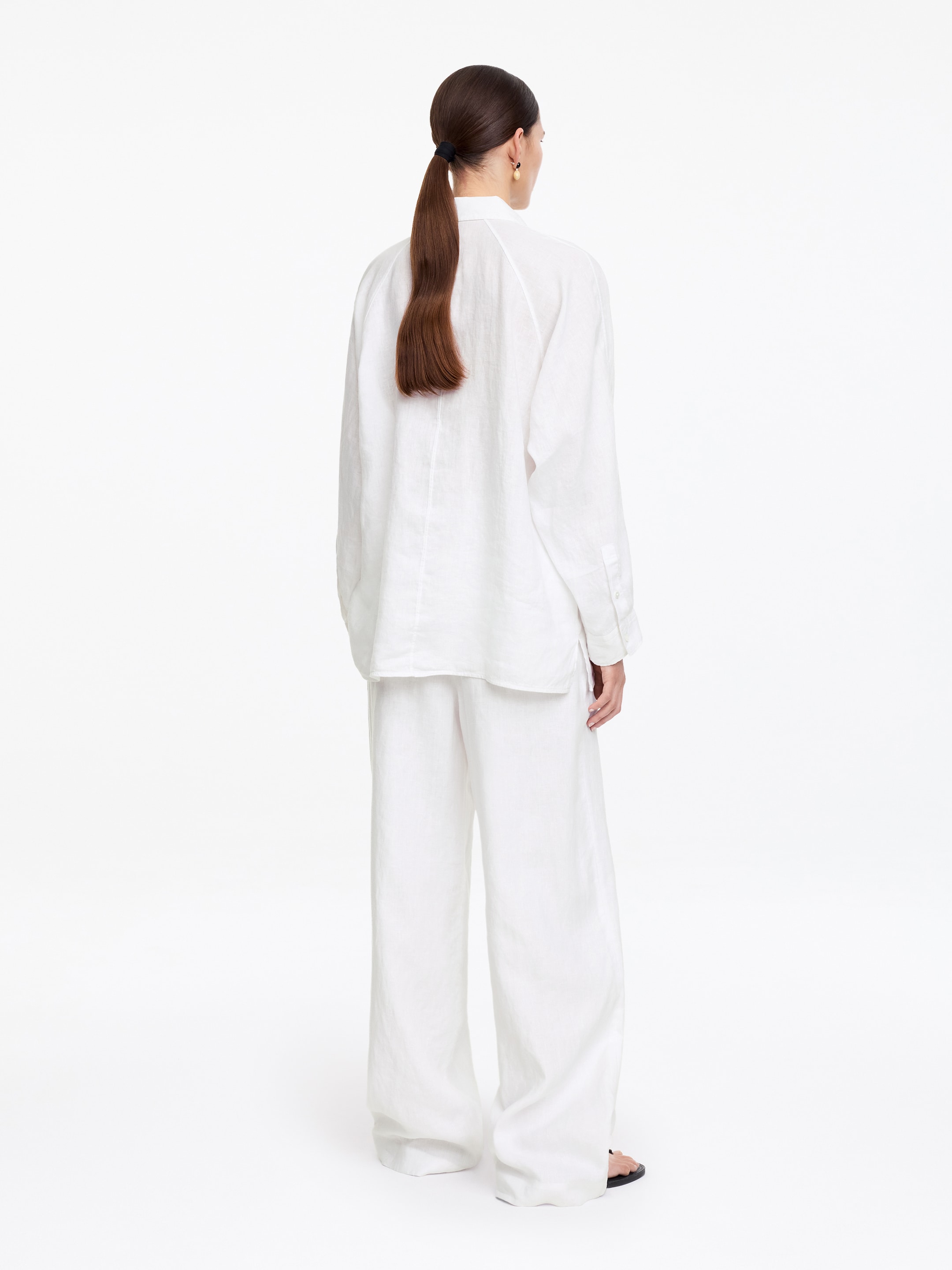 Lniana koszula o luźnym kroju - Biały - Luźny fason - Women - StillMedia/Lookbook - 3