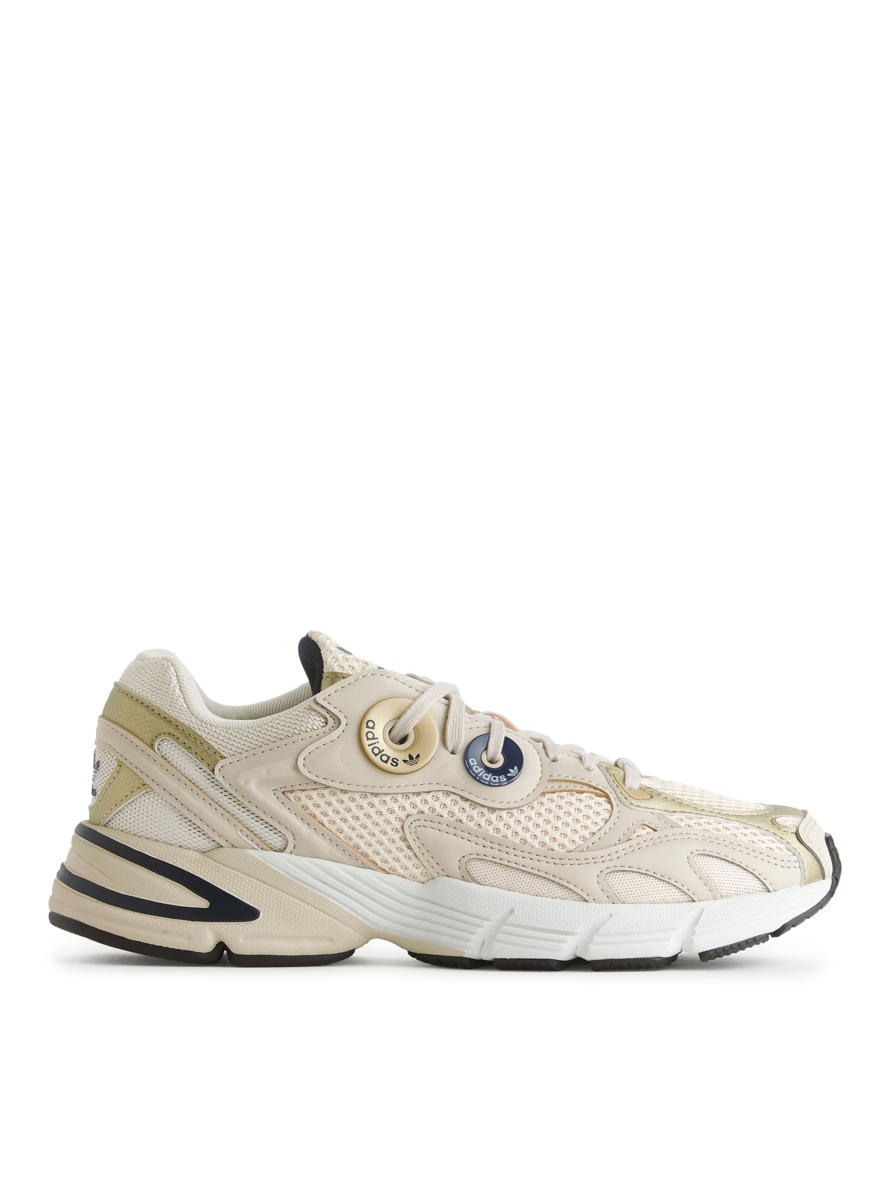 adidas Astir trainers - Cream - Women - StillMedia/DescriptiveStillLife - 3