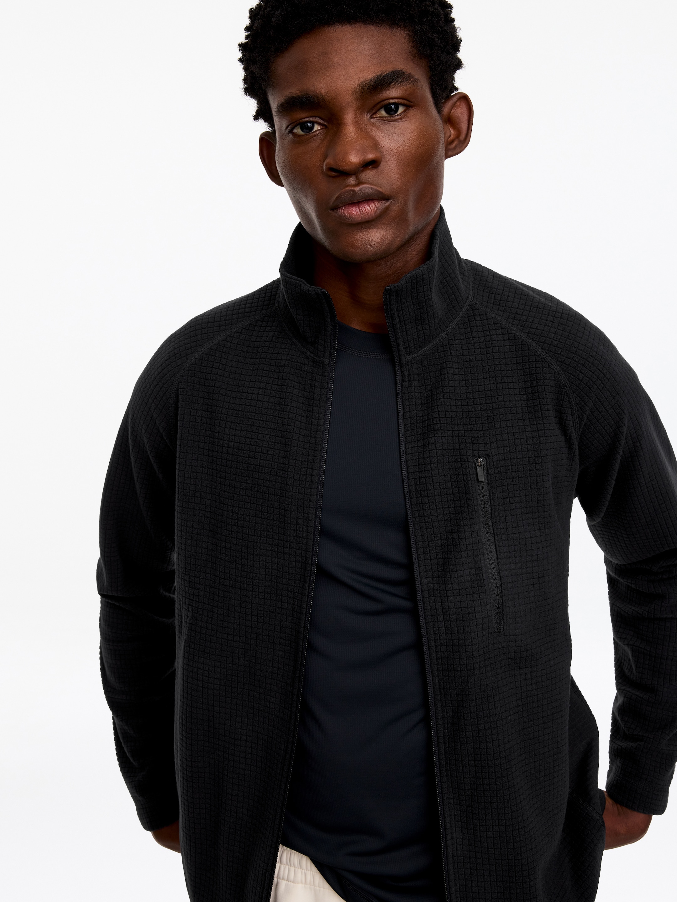 ARKET ACTIVE Fleecejacke mit Gittermuster - Schwarz - Regular Fit - men - StillMedia/Lookbook - 6
