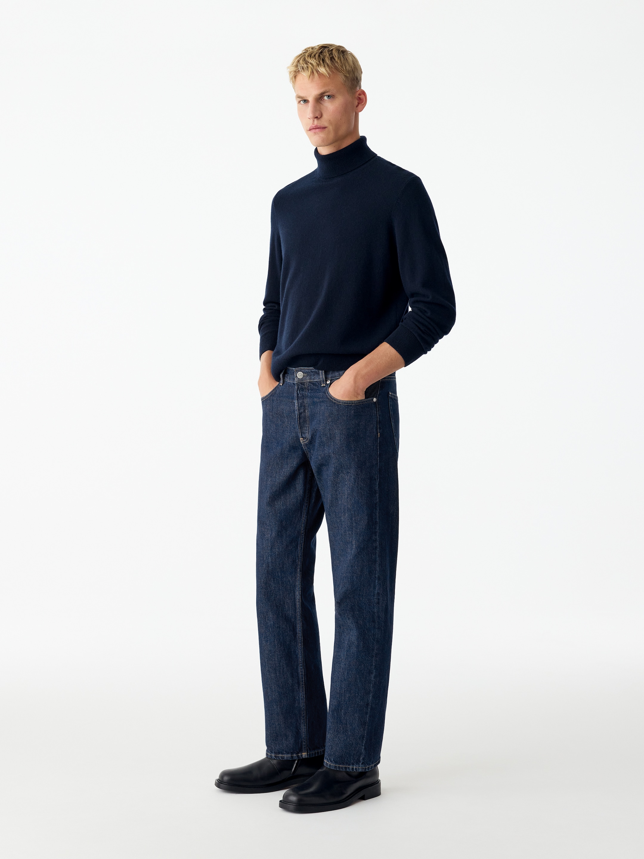 OCEAN Loose Selvedge Jeans - Dark Blue - Loose fit - men - StillMedia/Lookbook - 5
