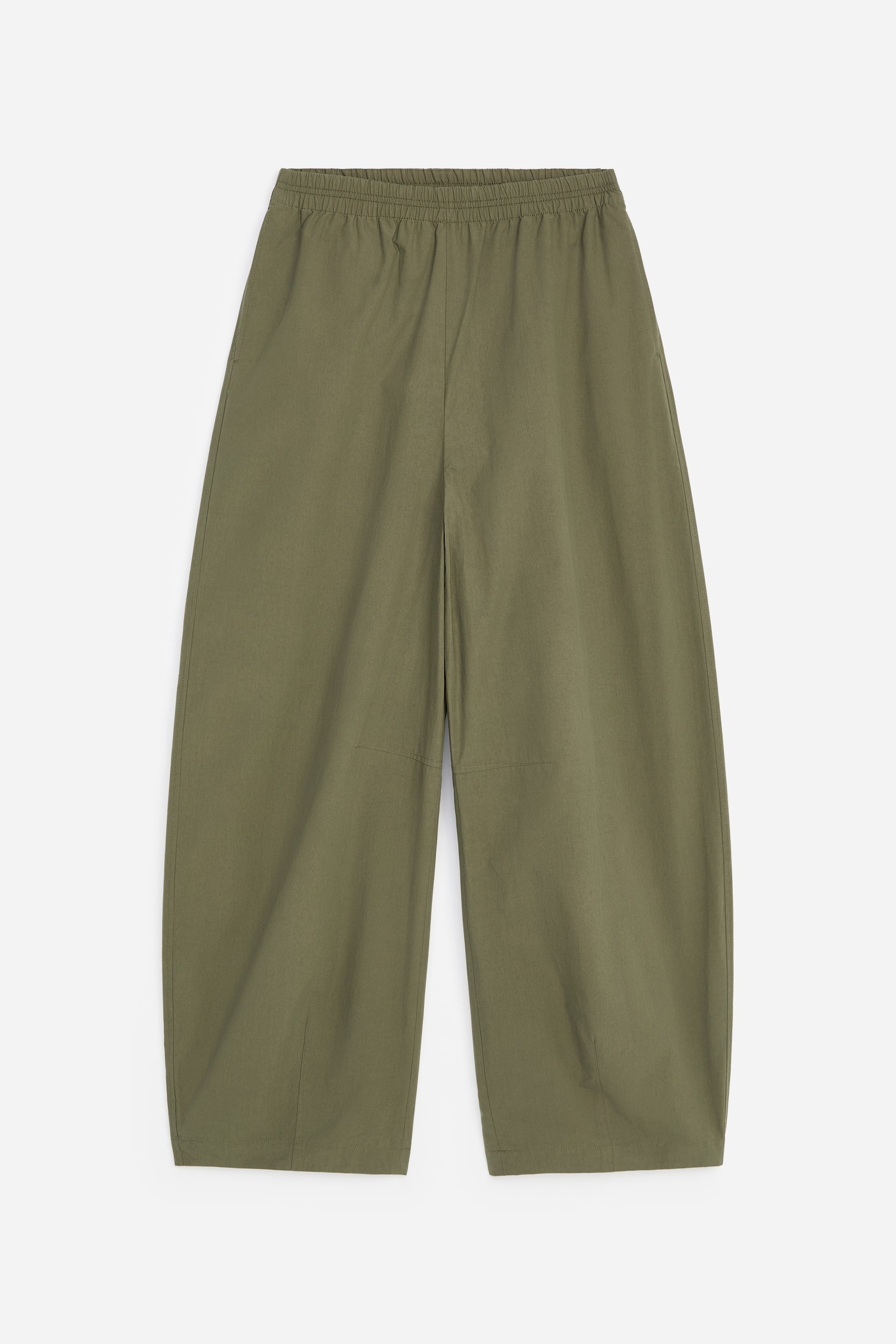 Visualizza l'immagine ingrandita: Pantaloni a gamba larga color verde oliva mostrati frontalmente, con vita elasticizzata. Sono realizzati in popeline di cotone e presentano dettagli raffinati con pince che modellano le gambe ampie.