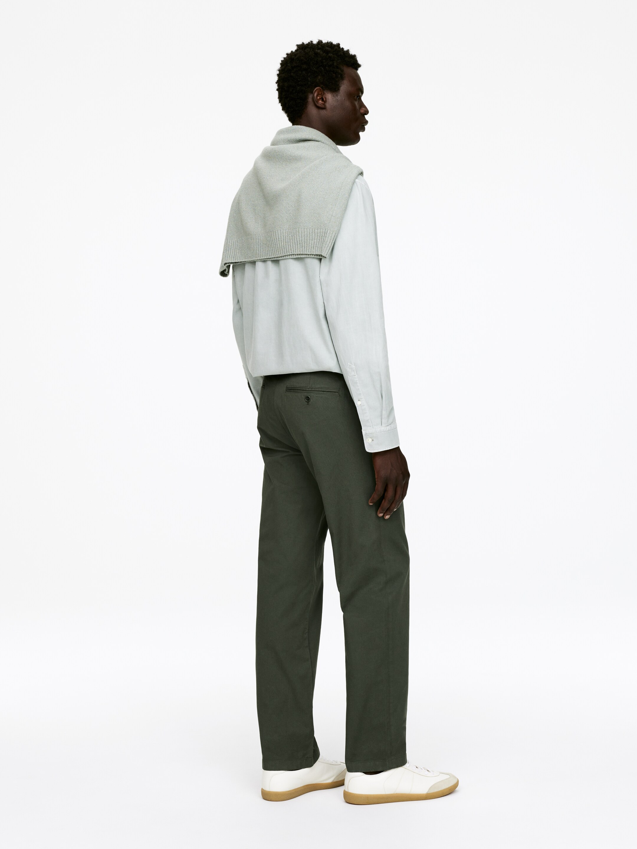 Ver imagen más grande: Pantalones chinos straight - Verde caqui - HOMBRE | H&M ES 2