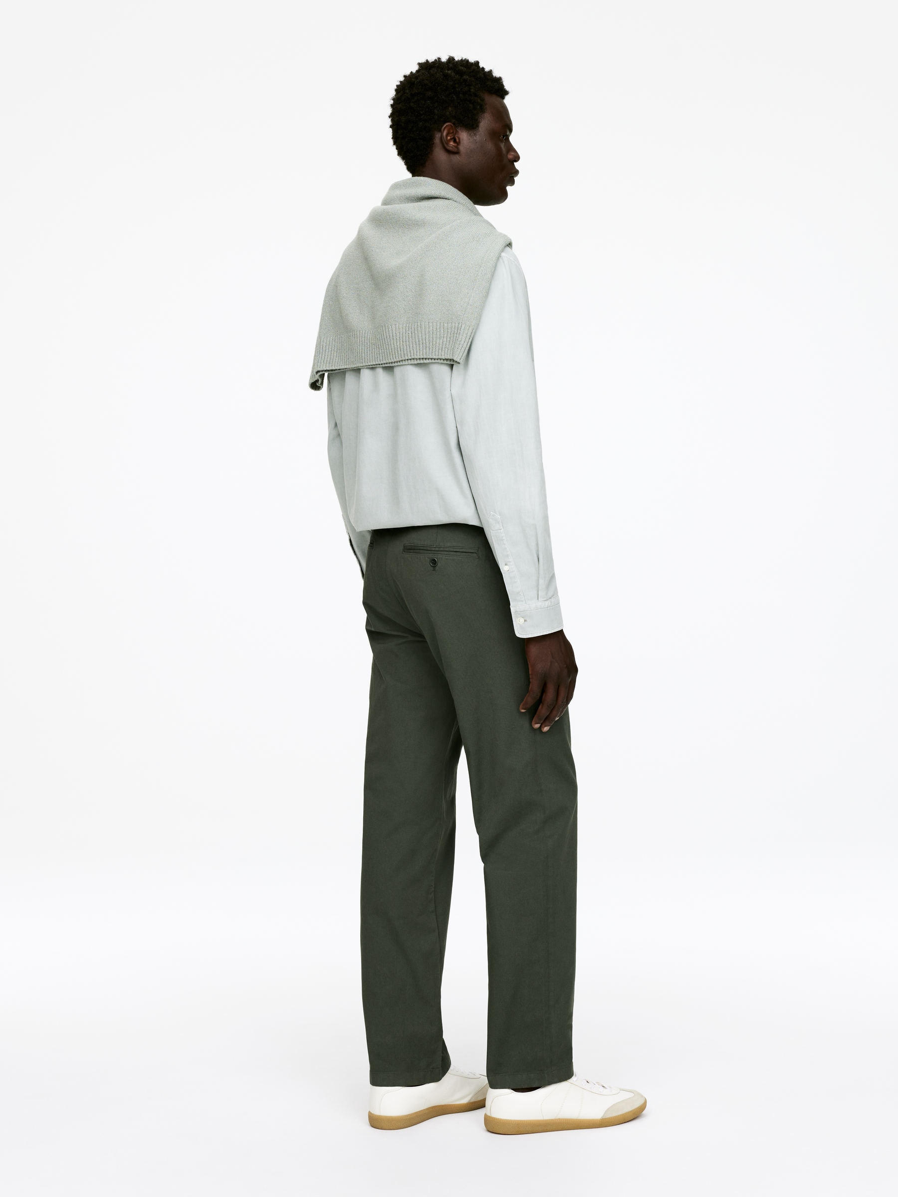 Pantalones chinos straight - Verde caqui - Corte estándar - Men - StillMedia/Lookbook - 3