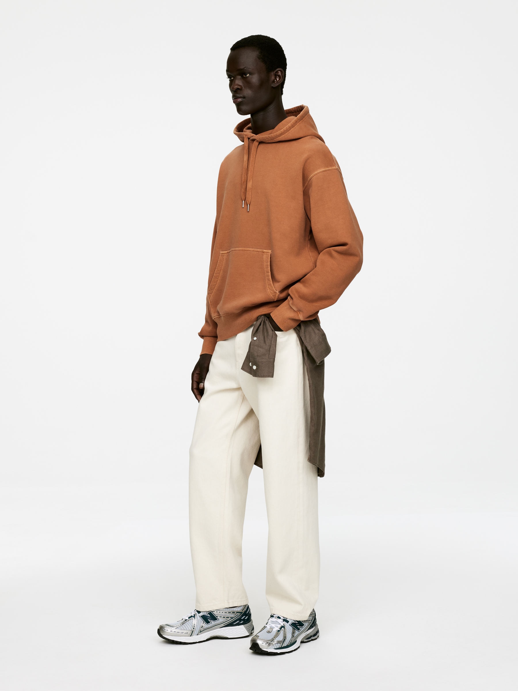 Boxy-Fit Hoodie - Terracotta - Relaxed fit - Men - StillMedia/Lookbook - 5