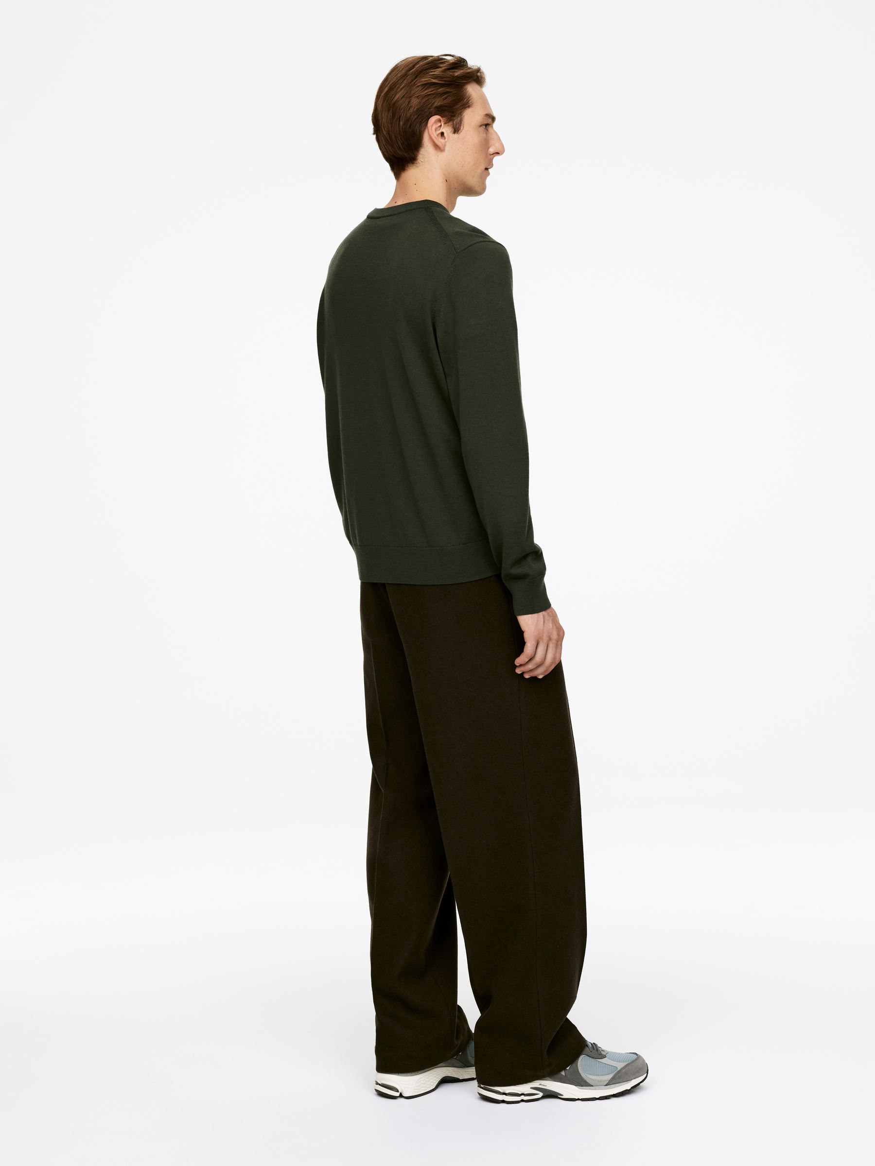 Pull en laine mérinos en maille fine - Vert foncé - Regular fit - Homme - StillMedia/Lookbook - 14