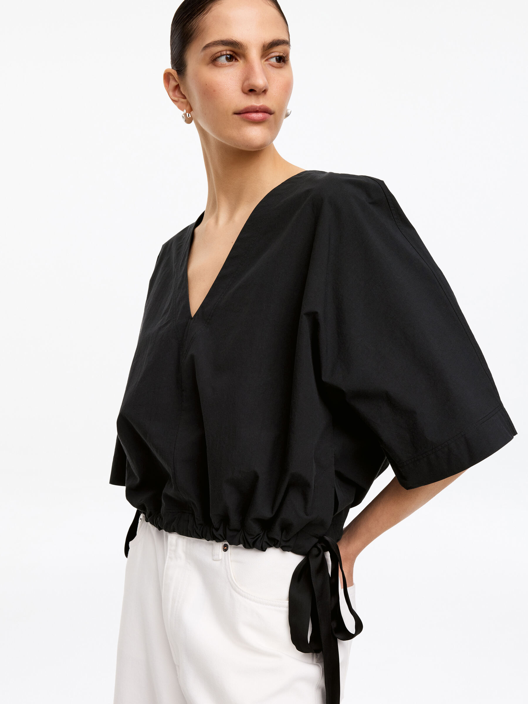 Bawełniany top z troczkami na dole - Czarny - Luźny fason - Women - StillMedia/Lookbook - 4