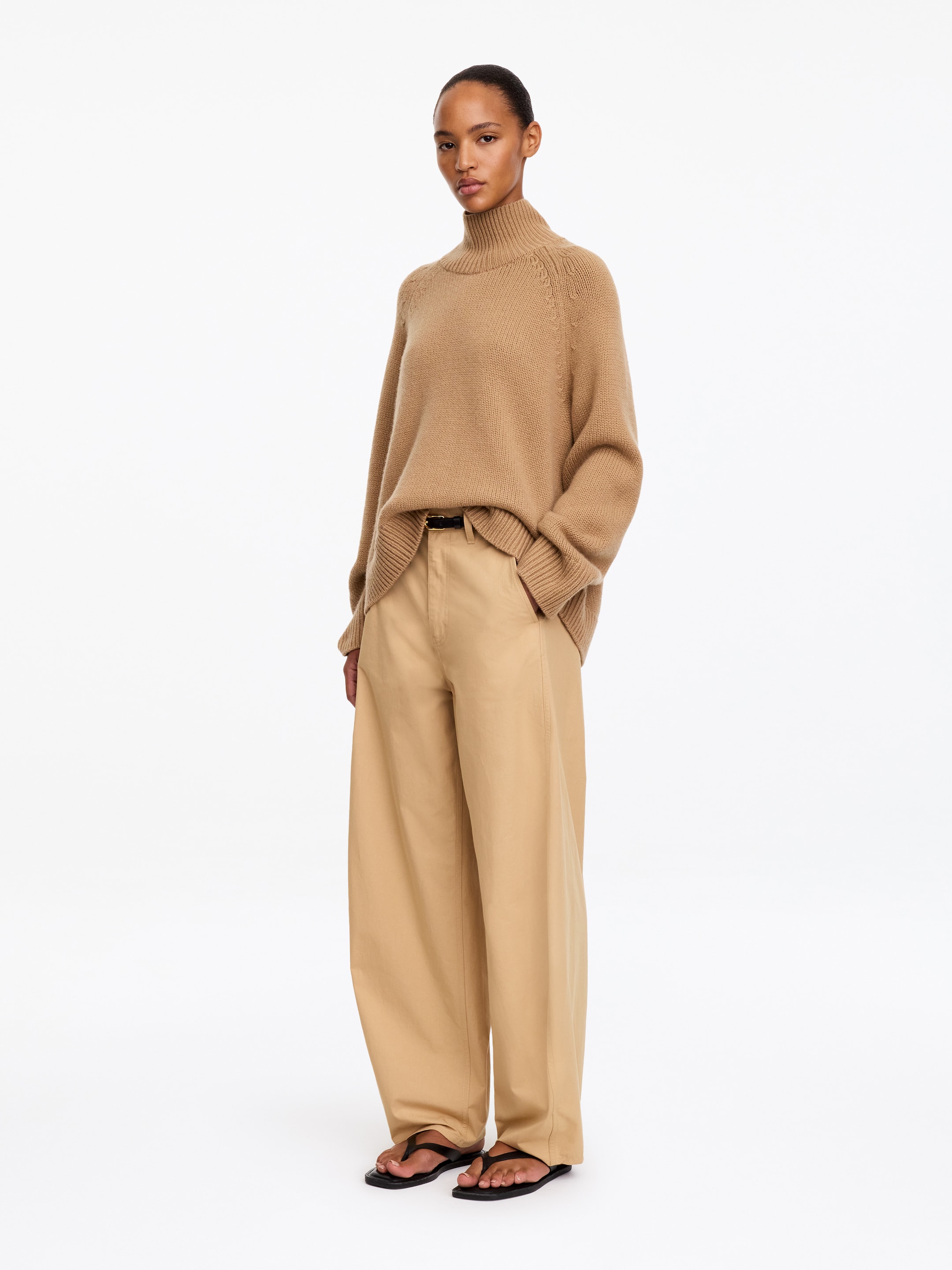 Chunky Pure Cashmere Jumper - Camel - Loose fit - women - StillMedia/Lookbook - 3