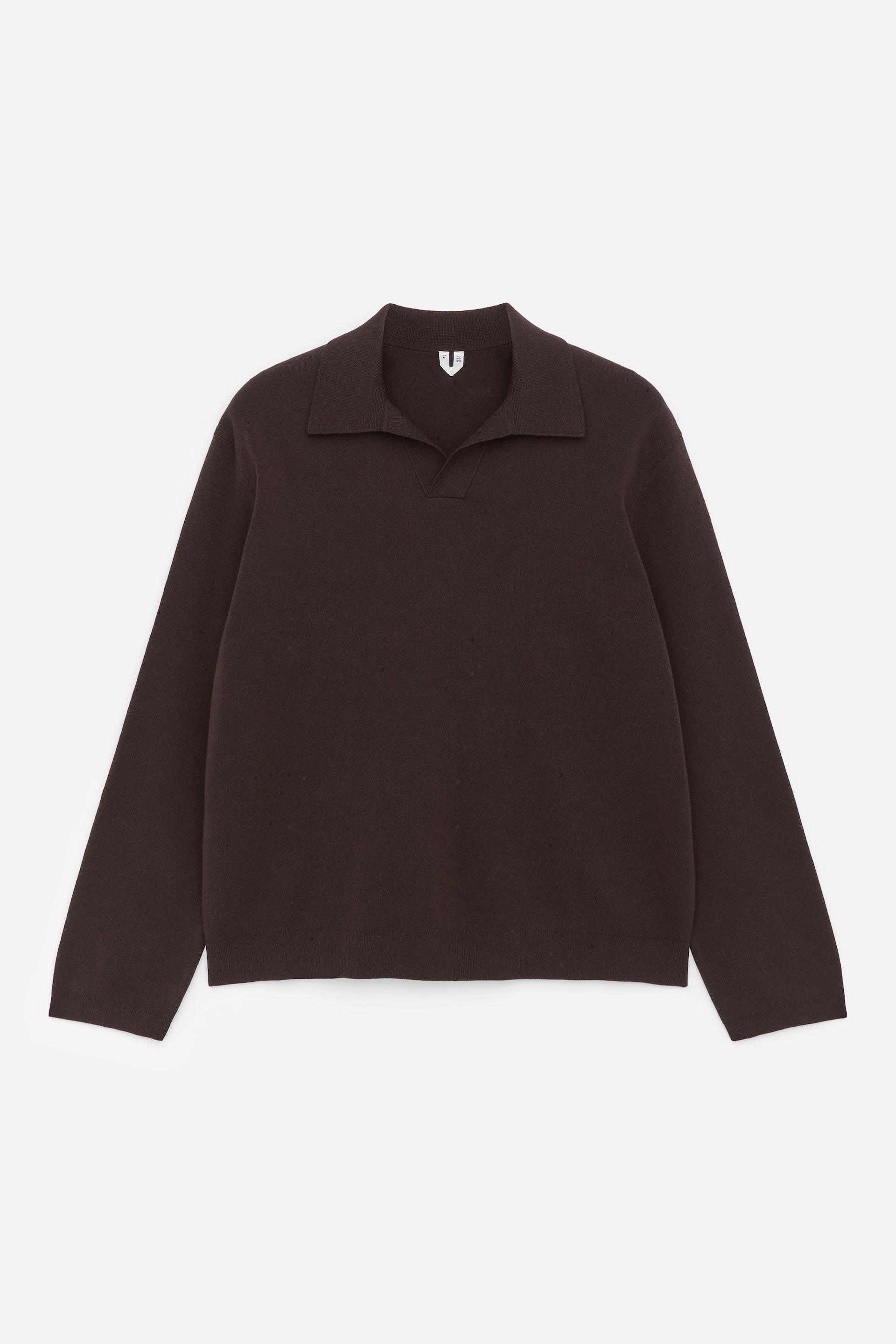 Visualizza l'immagine ingrandita: Una maglia polo a maniche lunghe in maglia marrone scuro presenta un colletto con scollo a V aperto, maniche lunghe e un orlo dritto, vista dal DAVANTI.