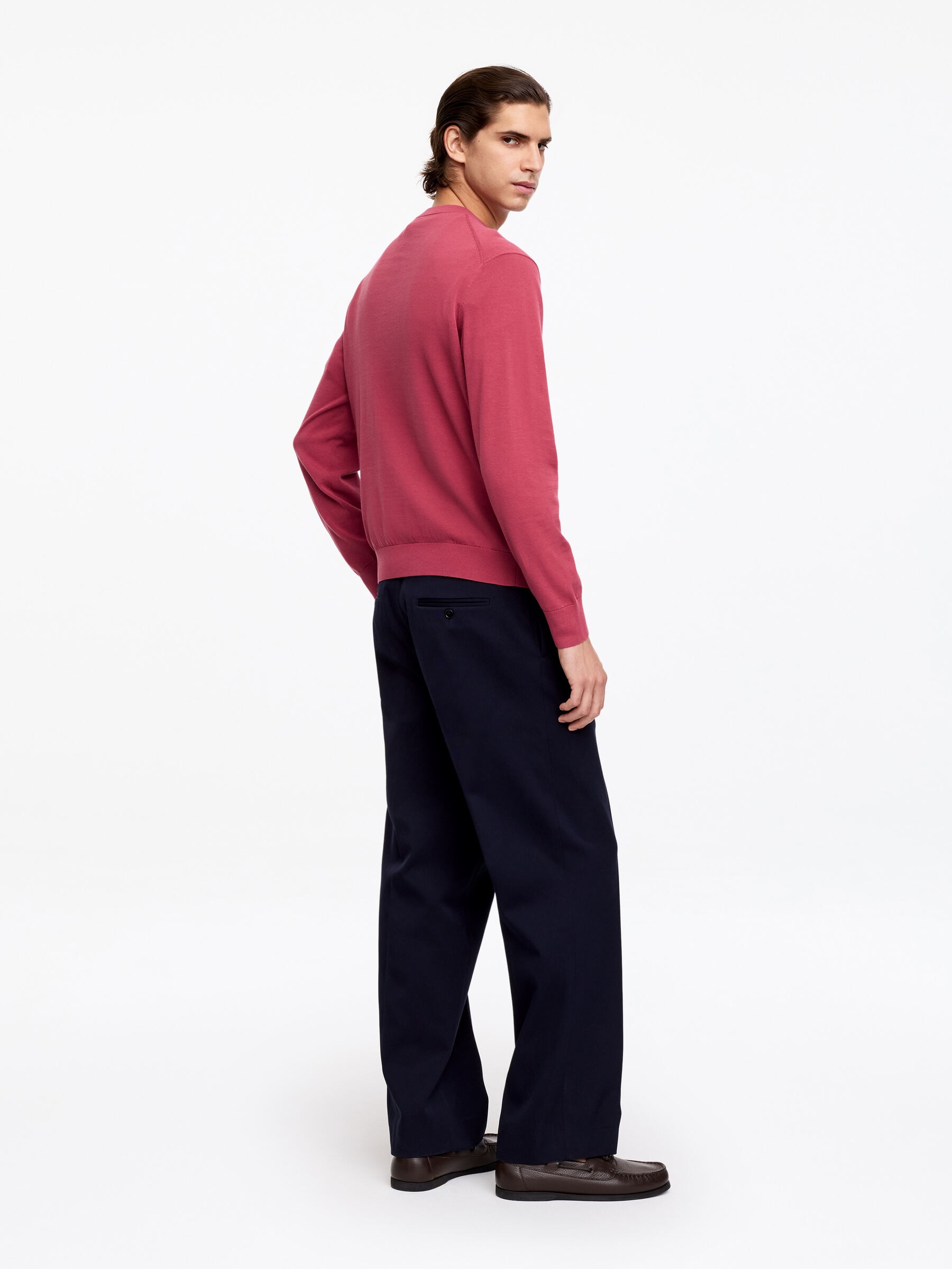 Lightweight Cotton Crewneck Jumper - Raspberry Red - Regular fit - Men - StillMedia/Lookbook - 5