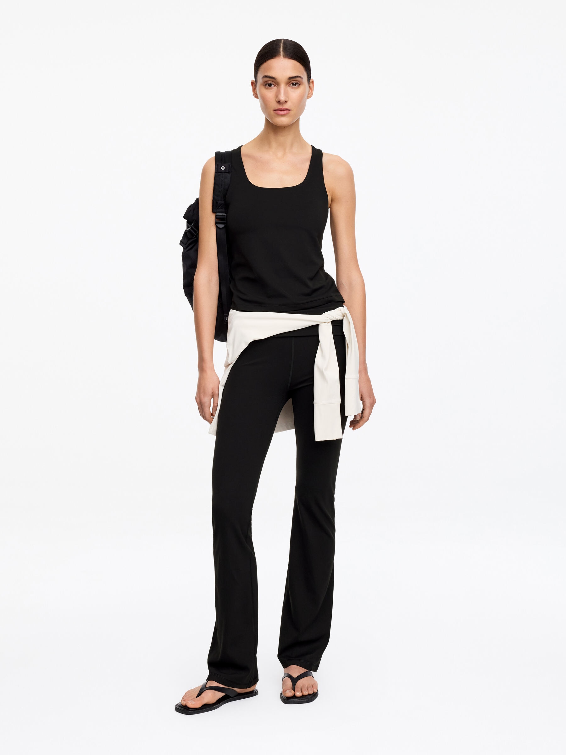 Top sin mangas con cuello cuadrado - Negro - Corte ajustado - Women - StillMedia/Lookbook - 6