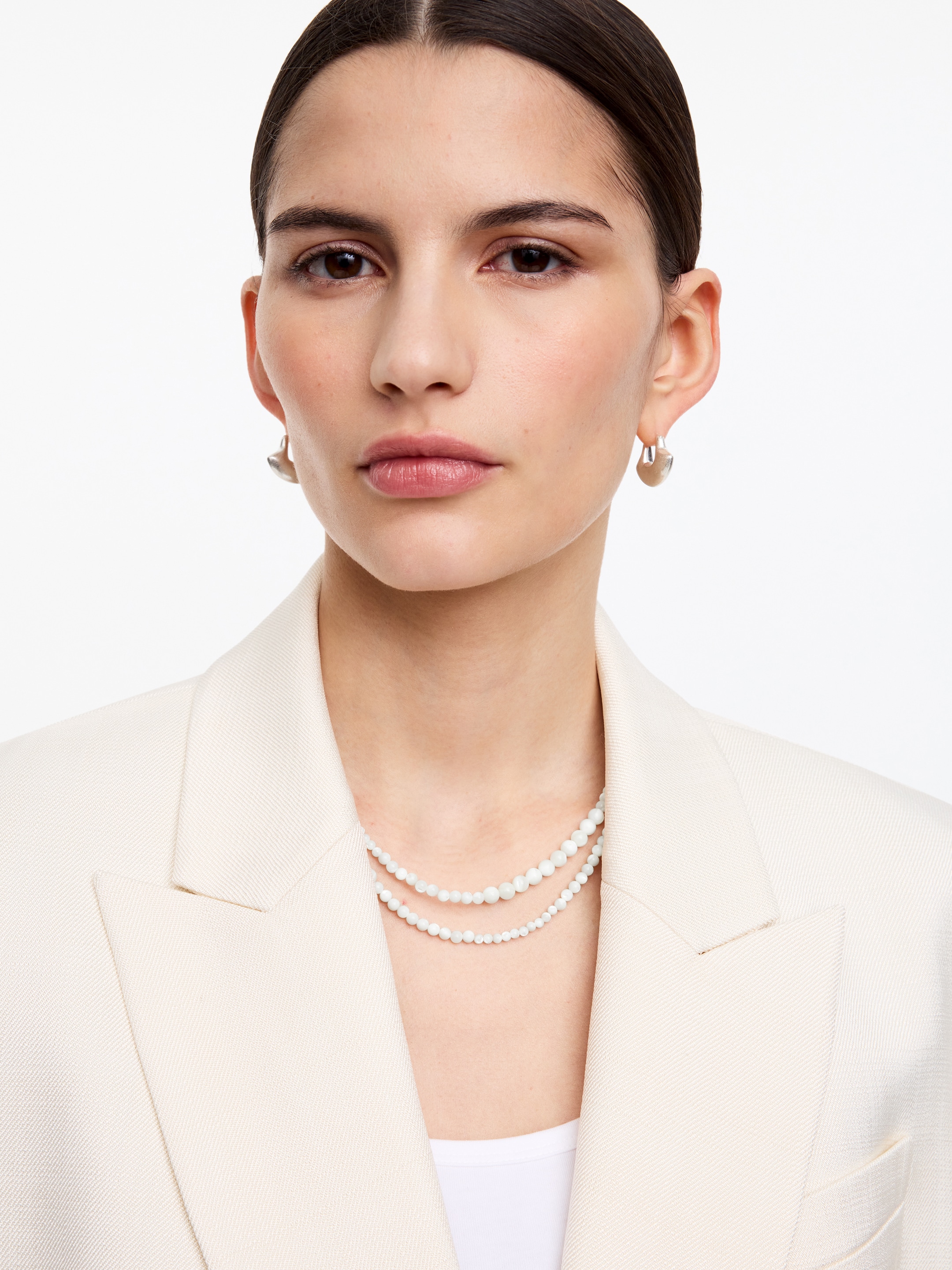 Mother-of-Pearl Beaded Necklace - Off White - Women - StillMedia/Lookbook - 5