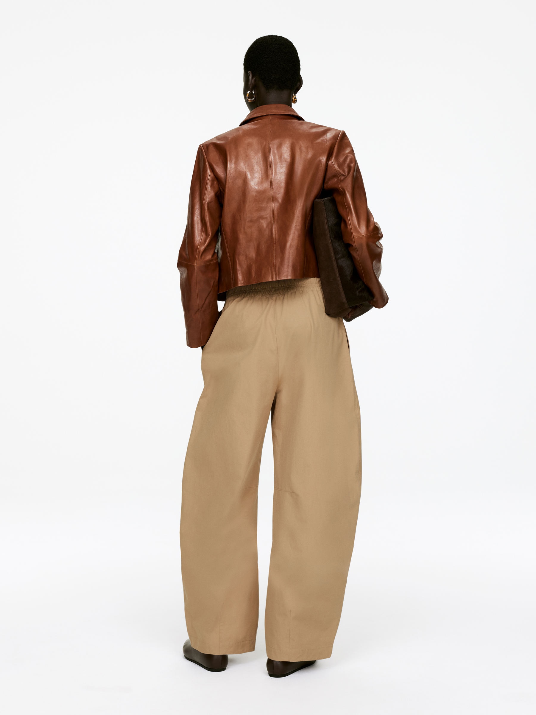 Barrel-Leg Trousers - Beige - Relaxed fit - Women - StillMedia/Lookbook - 9