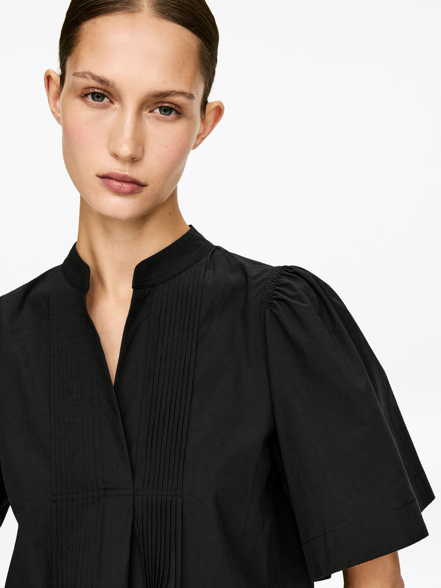 Pleated Blouse - Black - Loose fit - Women - StillMedia/Lookbook - 3
