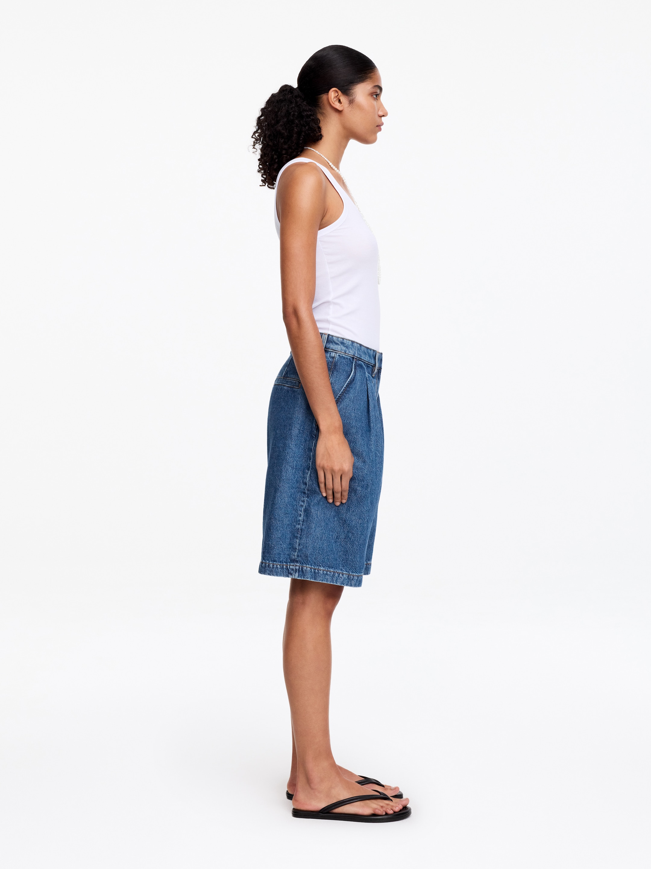 Pleated Denim Shorts - Mid Blue - Relaxed fit - Women - StillMedia/Lookbook - 9