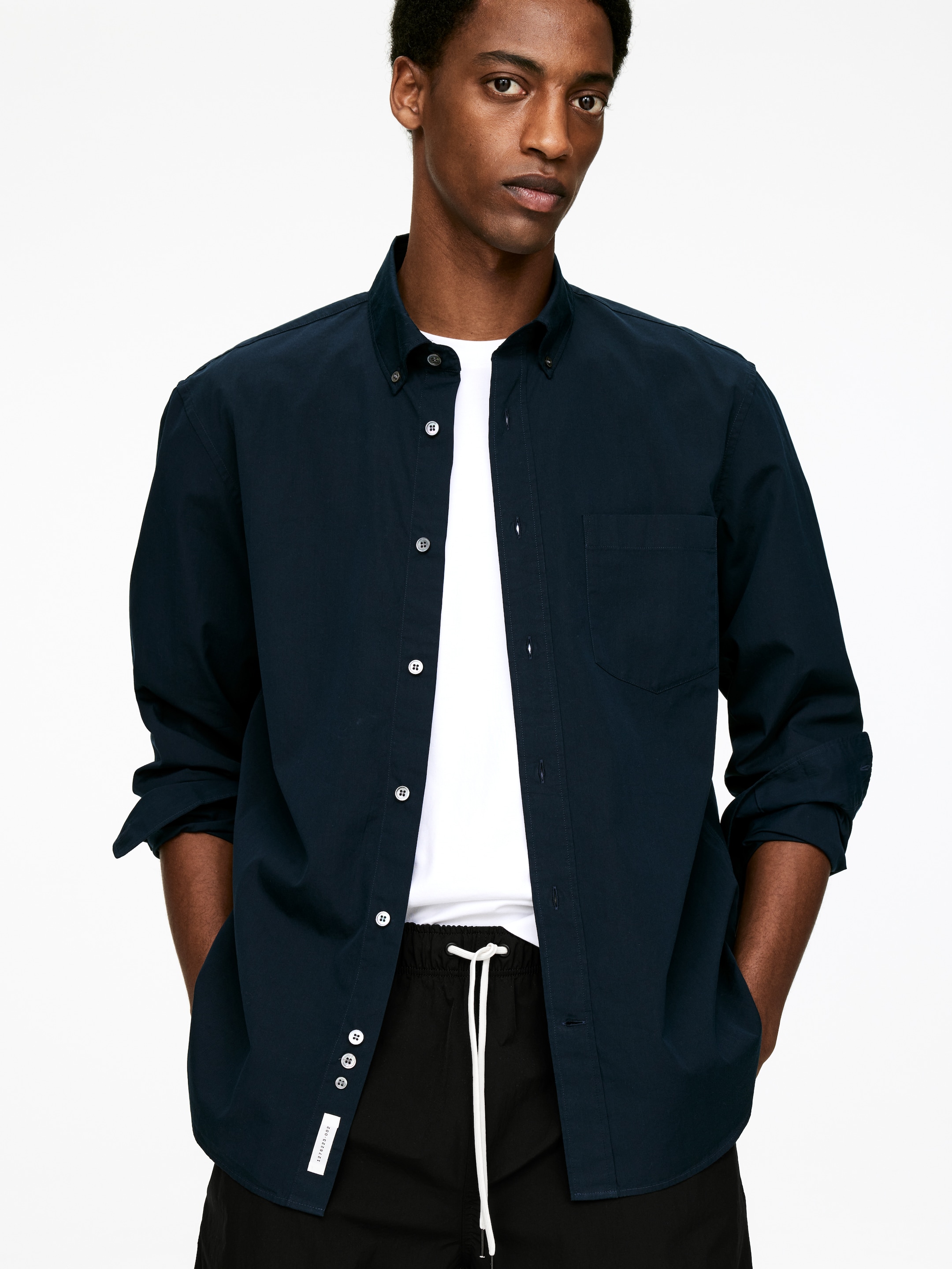 Grösseres Bild ansehen: Button-down-Hemd aus Popeline - Dunkelblau - HERREN | H&M CH 4