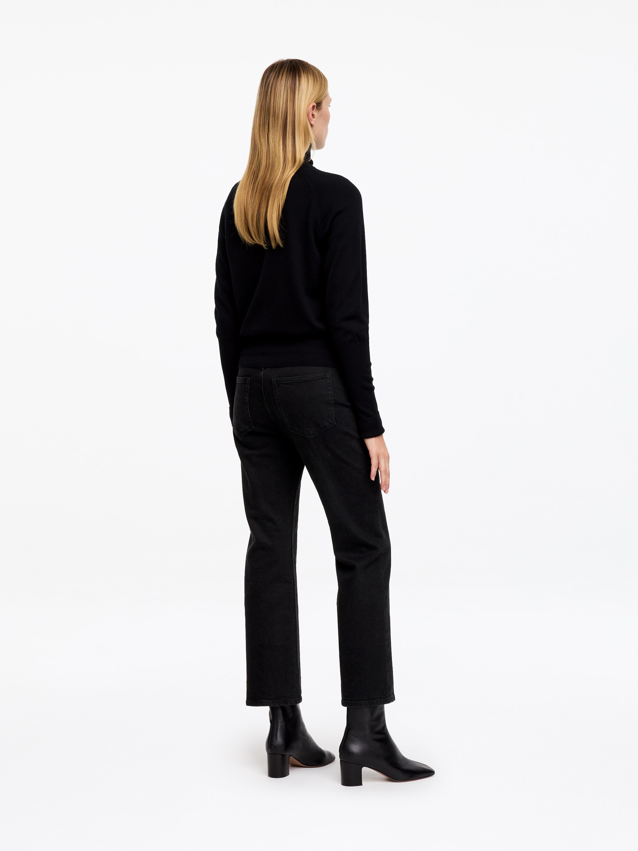 Desert Kick Flare Jeans - Black - Slim fit - women - StillMedia/Lookbook - 5