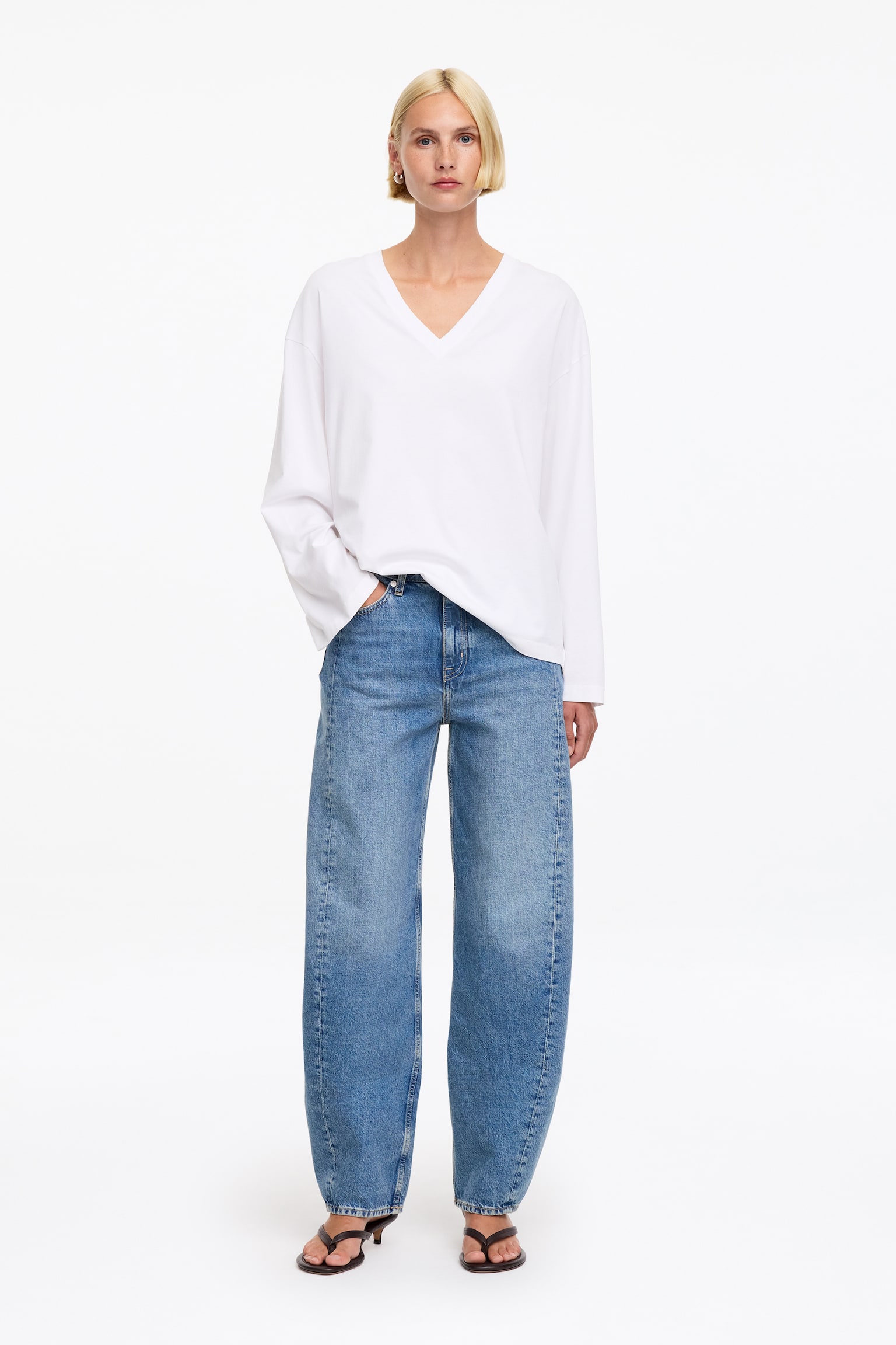BLOOM Barrel Jeans - Mittelblau/Schwarz/Weiß/Rosa/Cremeweiß/Blau/Schwarz - 1
