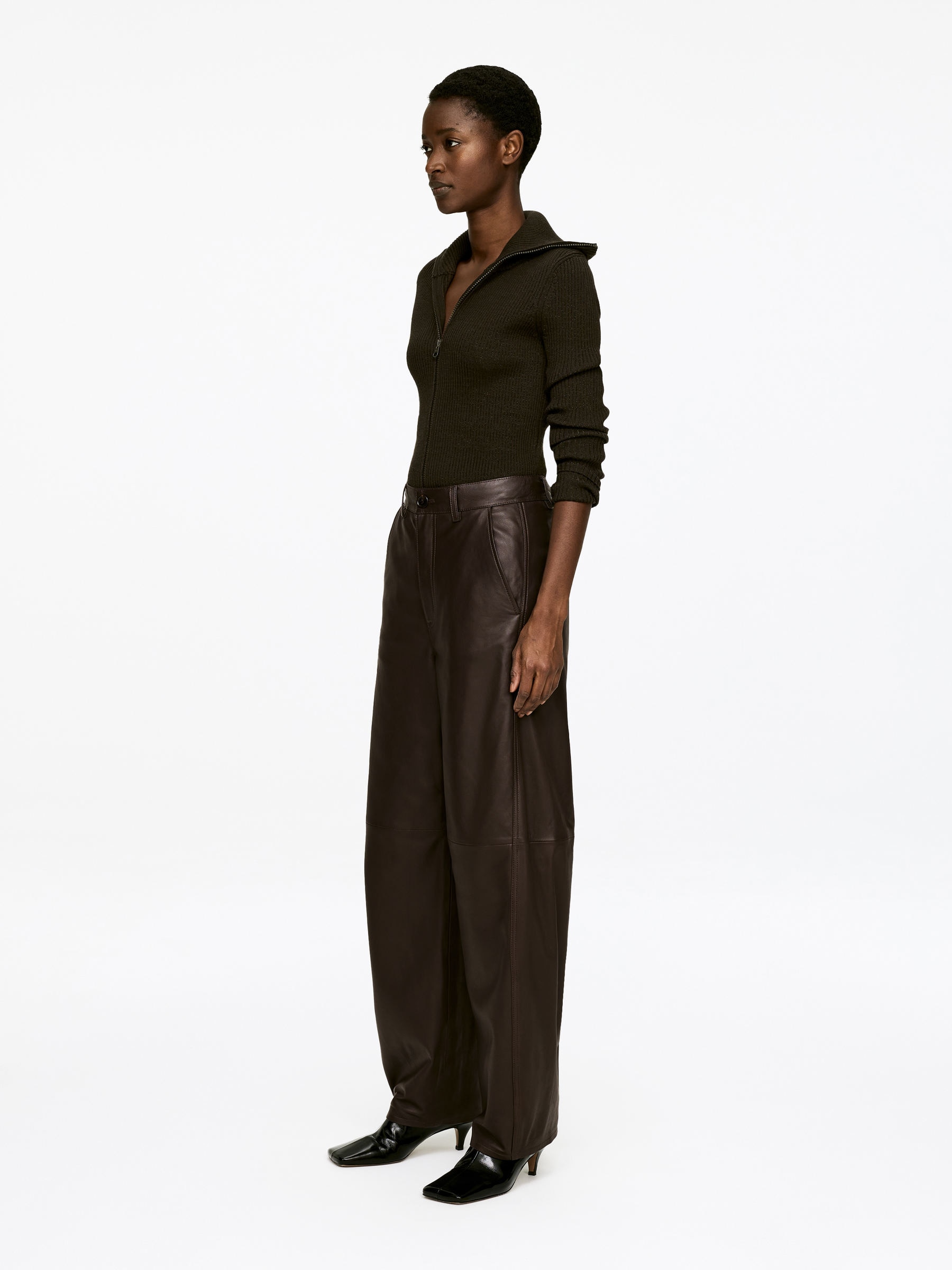 Barrel Leather Trousers - Dark Brown - Relaxed fit - Women - StillMedia/Lookbook - 4