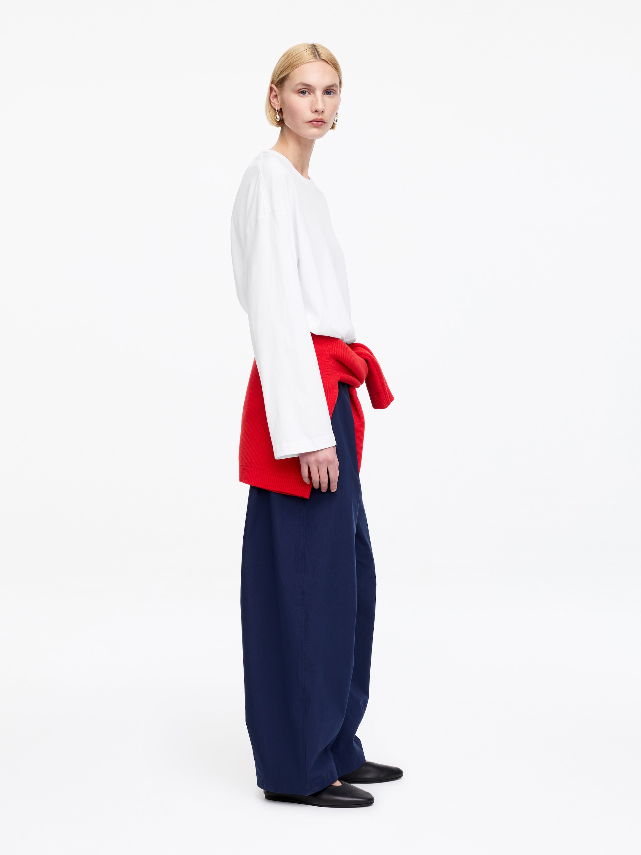 Relaxed Long-Sleeve T-Shirt - White - Oversized - Women - StillMedia/Lookbook - 5