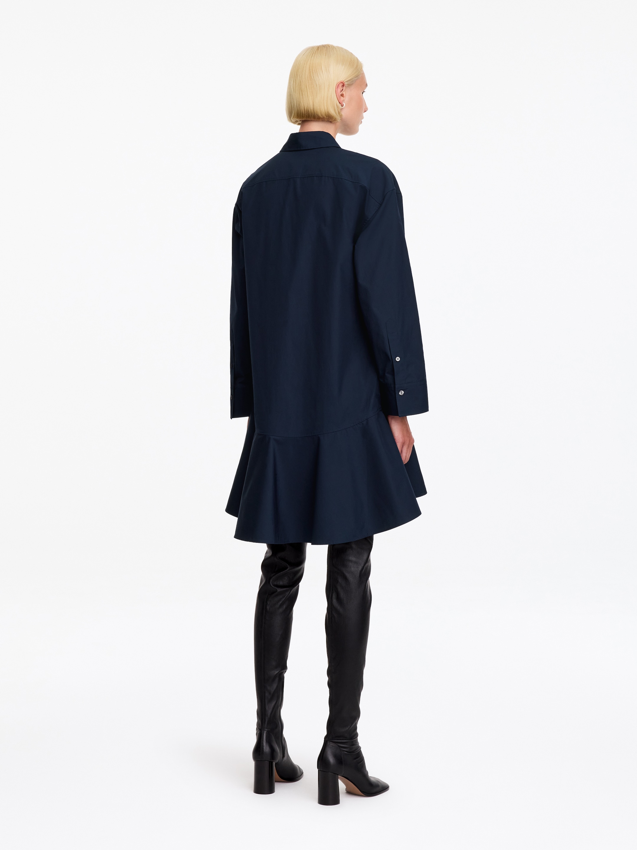 Bawełniana szmizjerka z baskinką - Granatowy - Fason normalny - women - StillMedia/Lookbook - 3