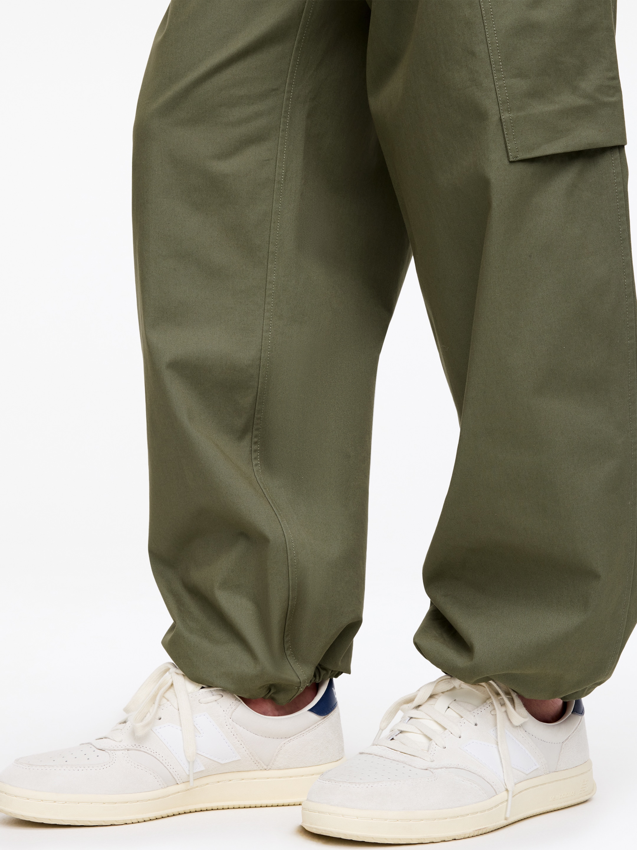Luźne spodnie typu cargo - Zielony khaki - Luźny fason - Men - StillMedia/Lookbook - 3