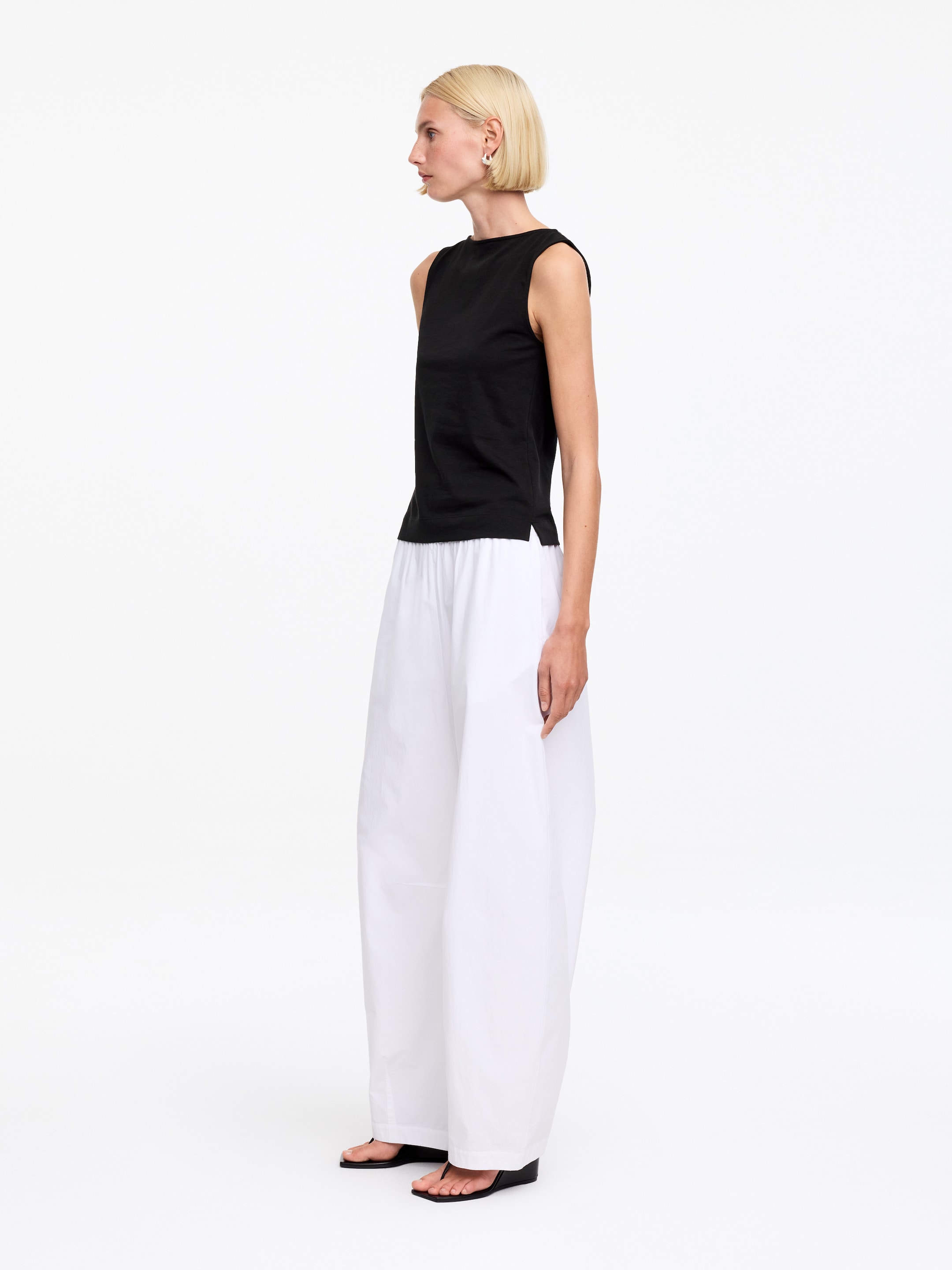 Boat Neck Tank Top - Black - Slim fit - Women - StillMedia/Lookbook - 7