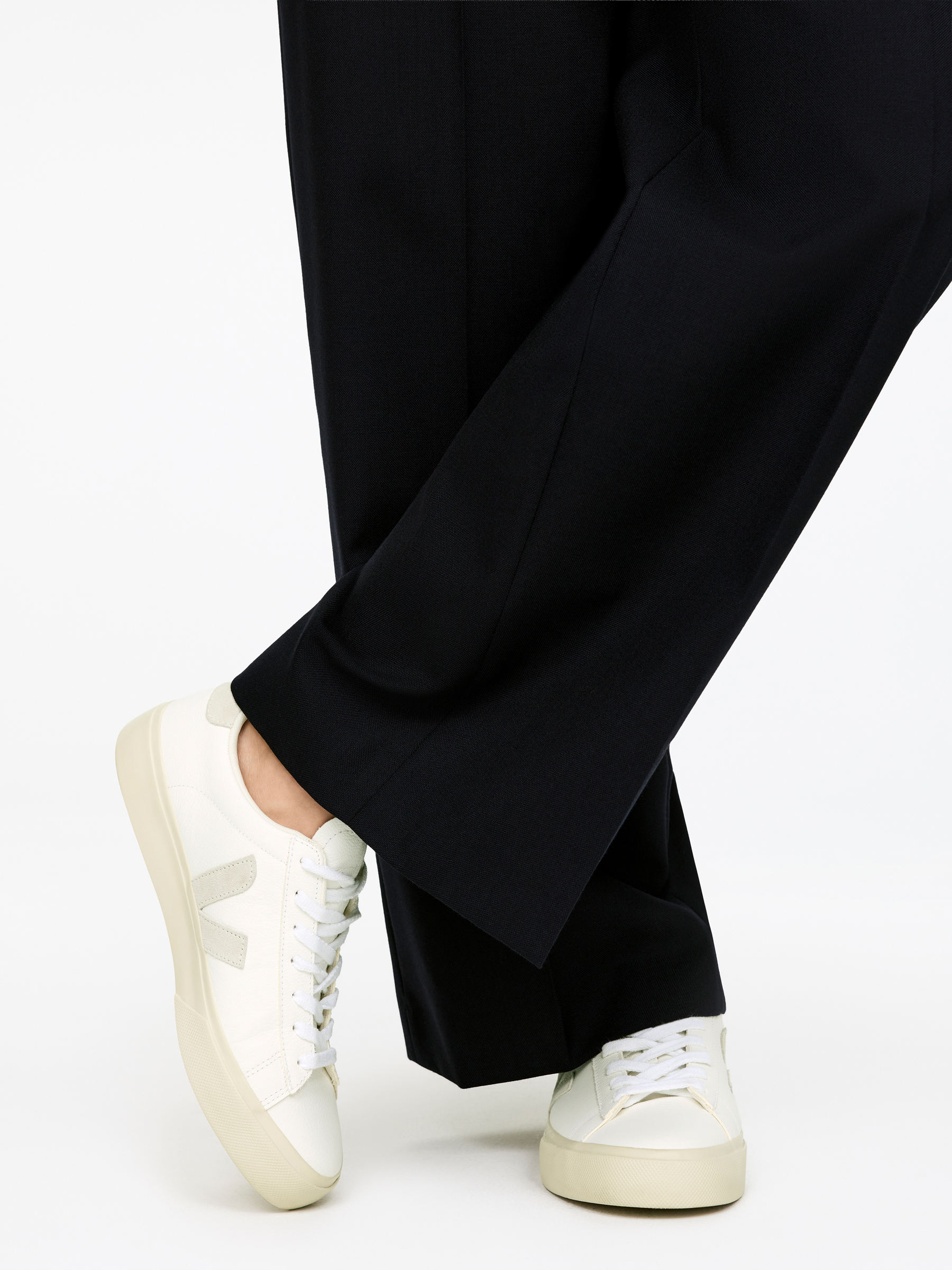 Veja Campo Trainers - White/Grey - Women - StillMedia/Lookbook - 10