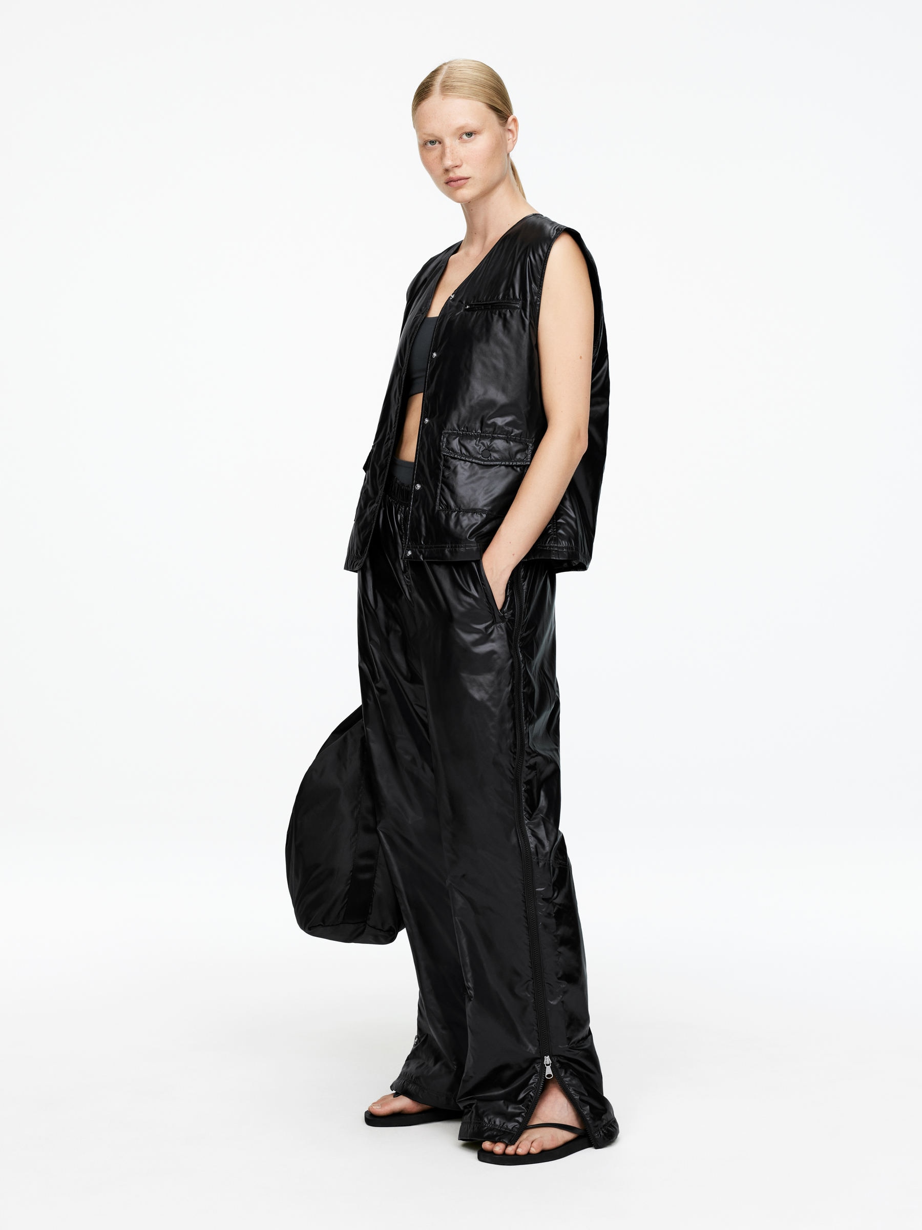 Light Padded Nylon Vest - Black - Regular fit - Women - StillMedia/Lookbook - 6