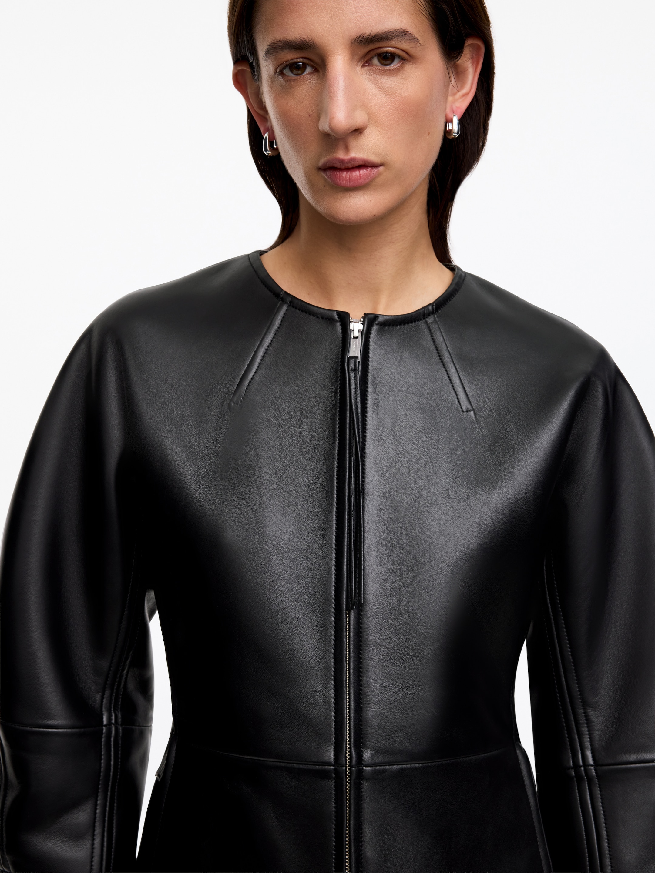 Chaqueta de piel escultórica - Negro - Corte ajustado - Women - StillMedia/Lookbook - 6