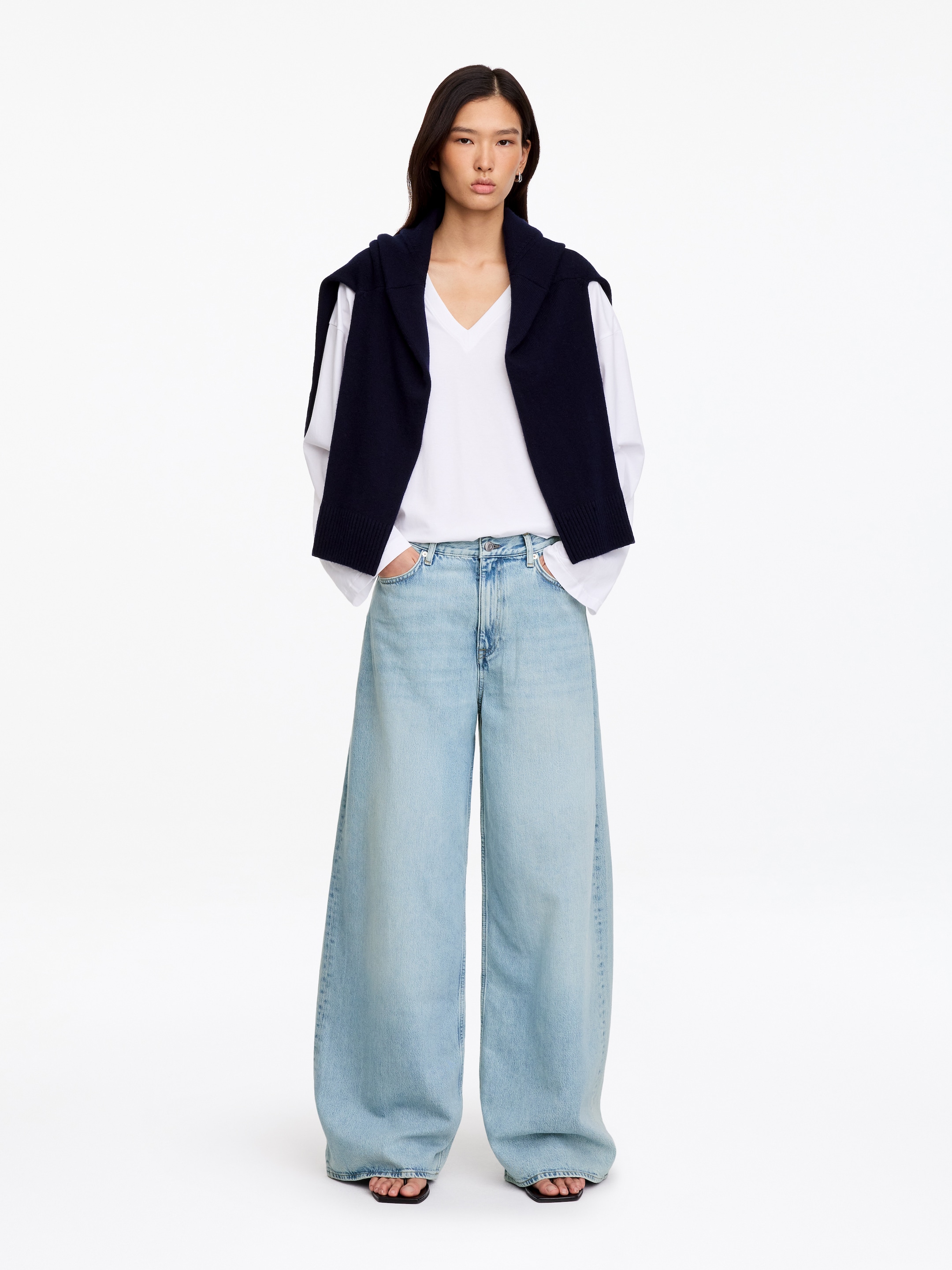 CEDAR Oversized Wide Jeans - Hellblau - Oversize - women - StillMedia/Lookbook - 9