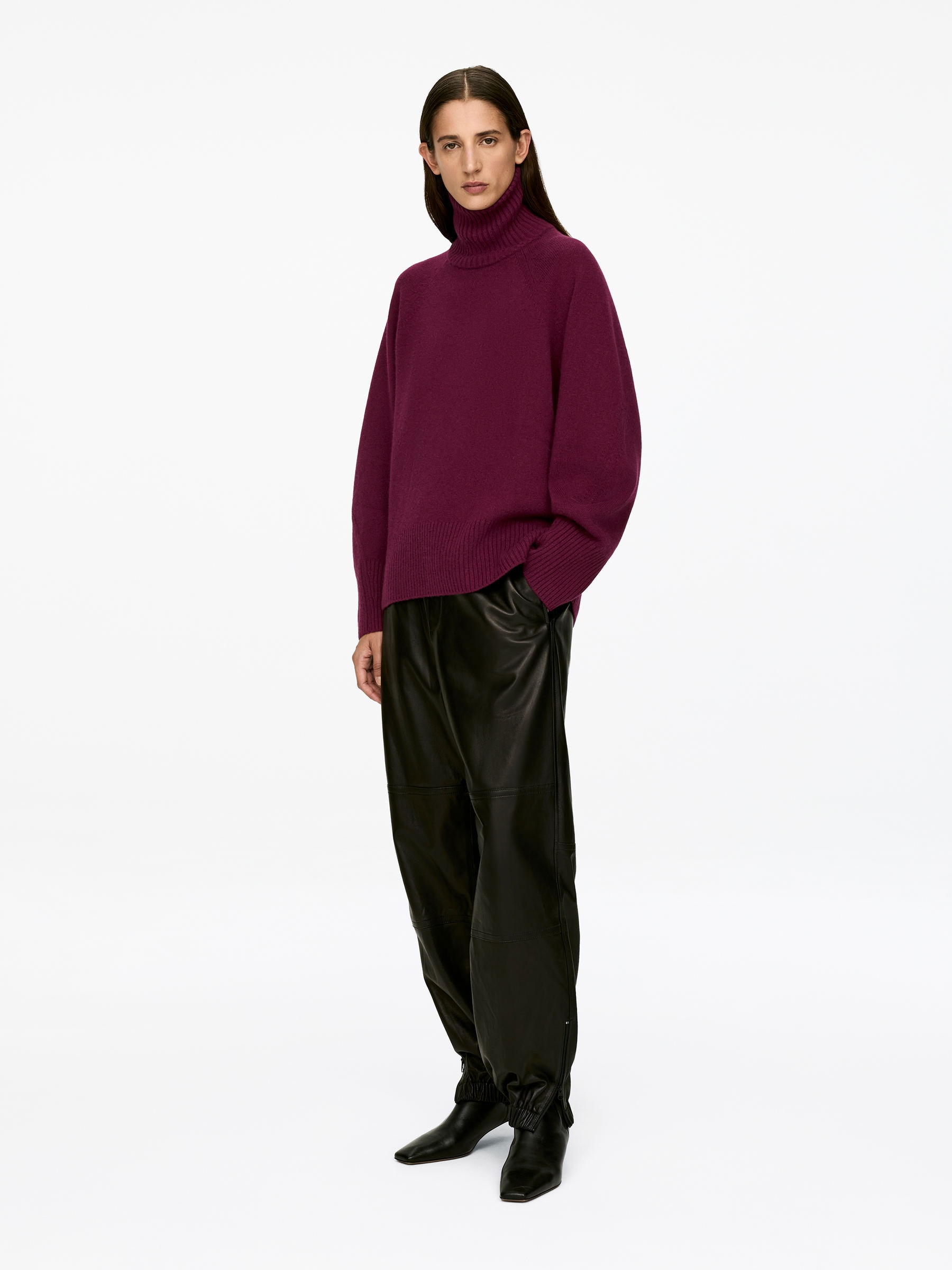 Rollkragenpullover aus reinem Kaschmir - Dunkelrot - Loose Fit - Damen - StillMedia/Lookbook - 6