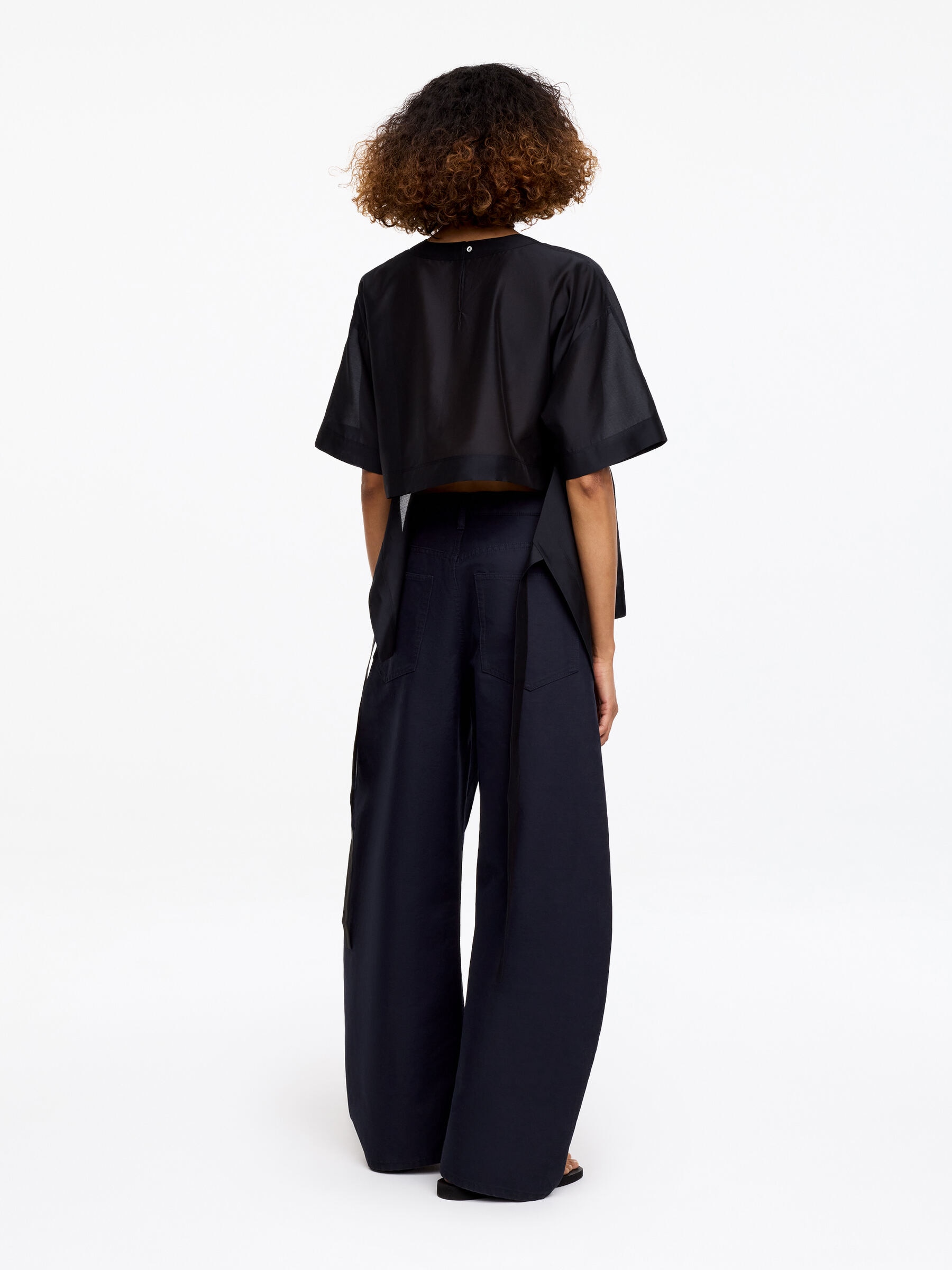 ARKET and Laila Gohar Sculptural Trousers - Dark Navy - Loose fit - Women - StillMedia/Lookbook - 4