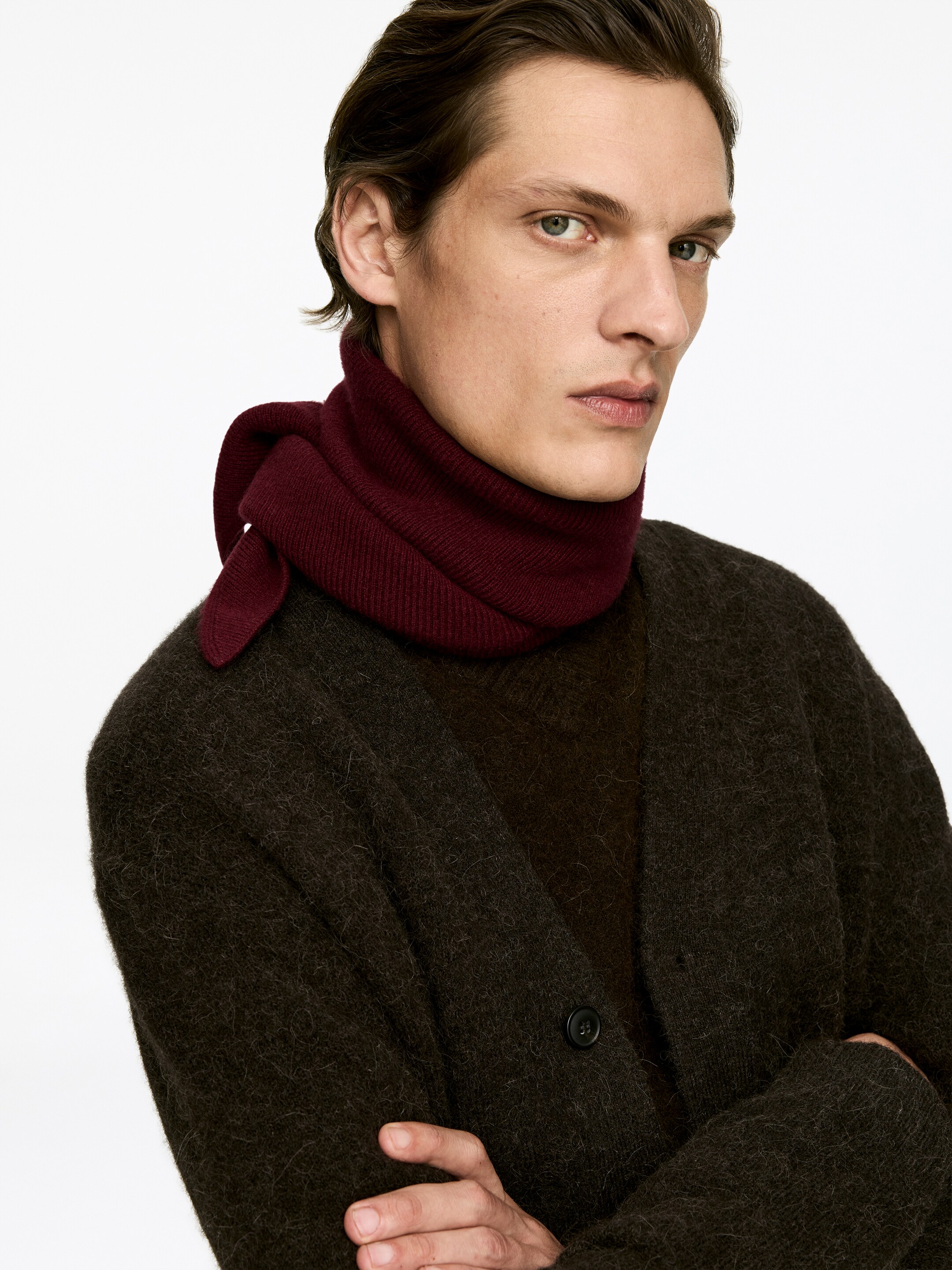 Ver imagem maior: Pure Cashmere Triangle Scarf - Burgundy - HOMEM | H&M PT 2
