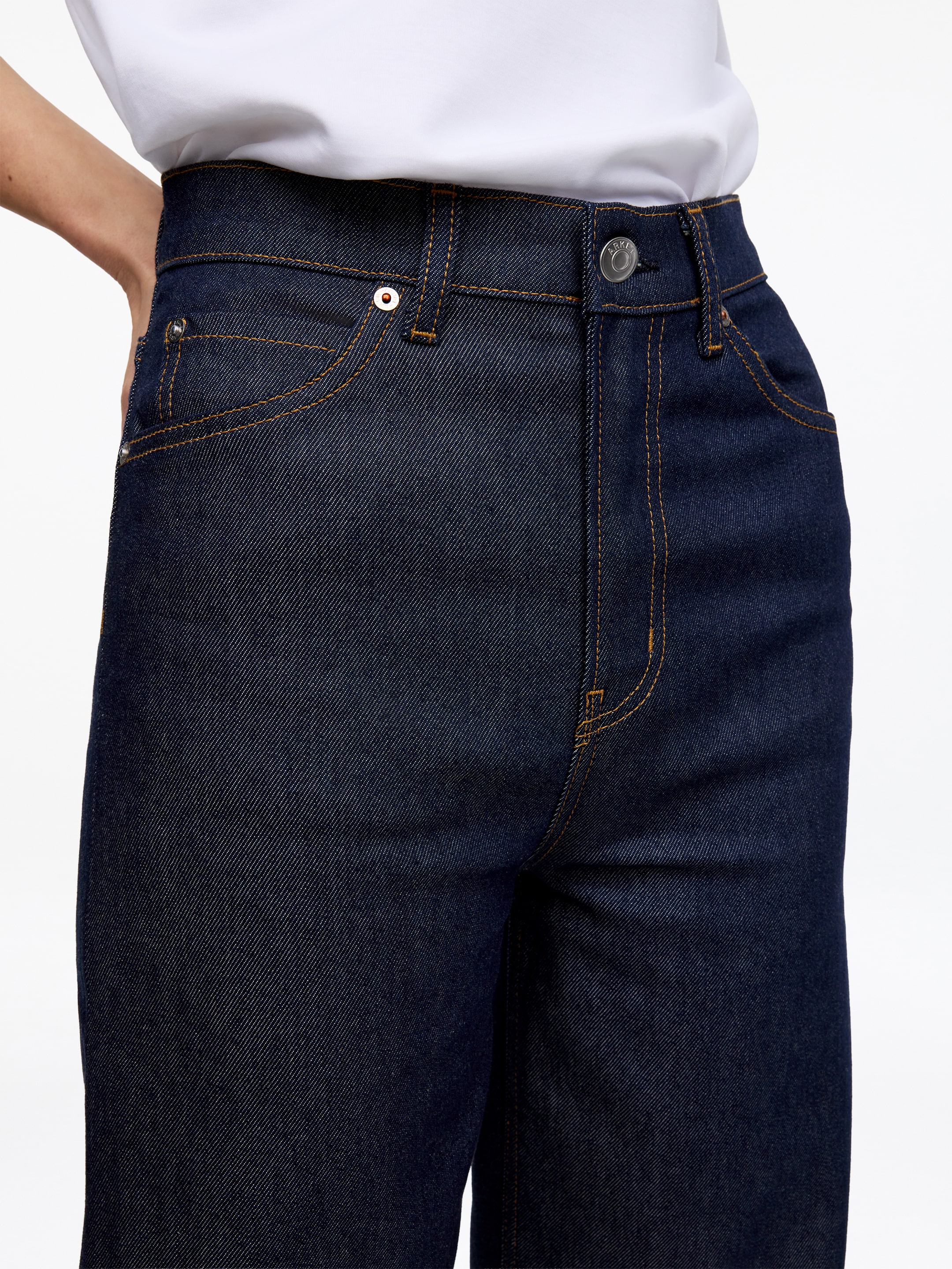 LUPINE Flared Jeans - Dark Blue - Women - StillMedia/Lookbook - 9
