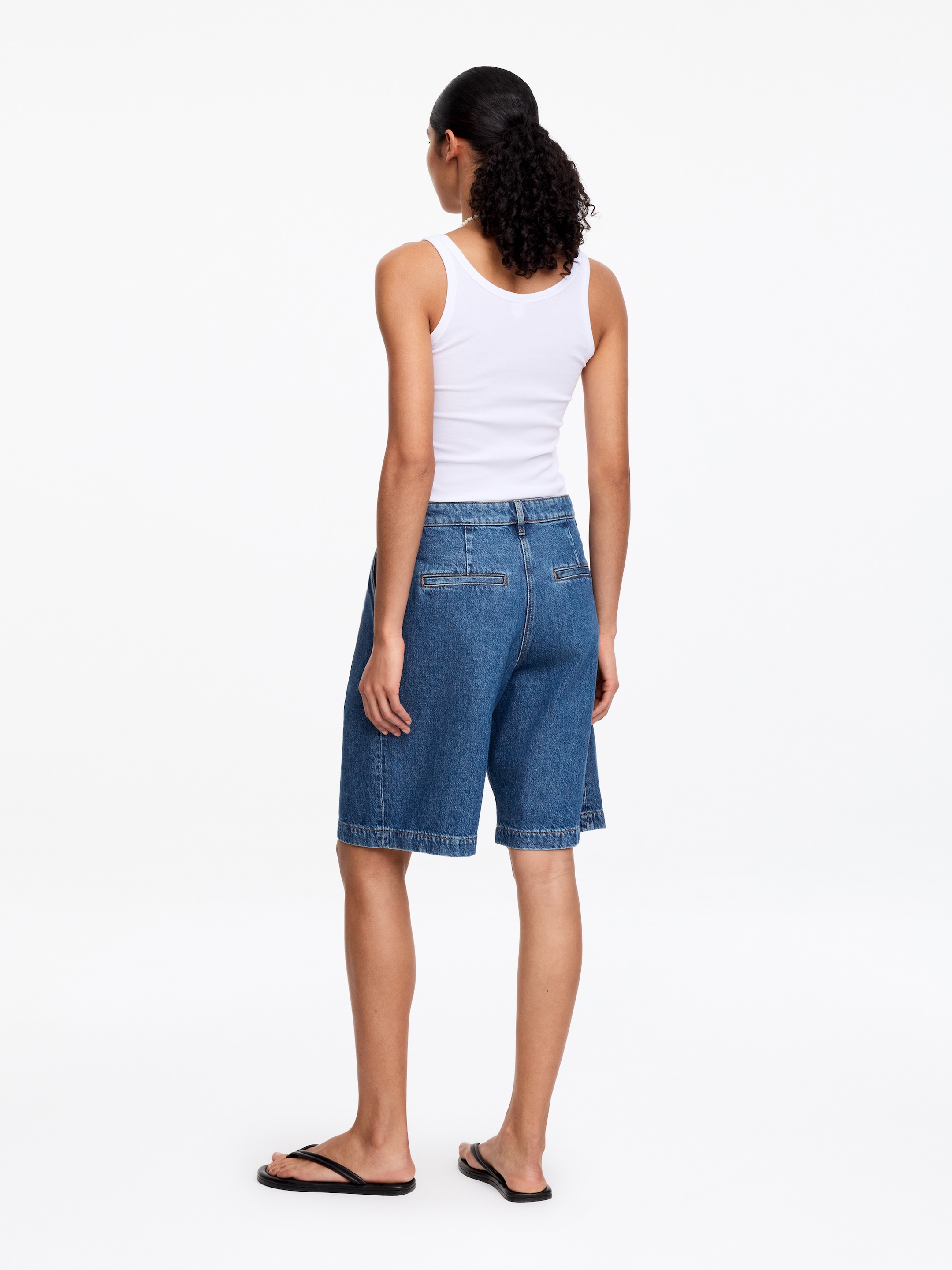 Pleated Denim Shorts - Mid Blue - Relaxed fit - Women - StillMedia/Lookbook - 8